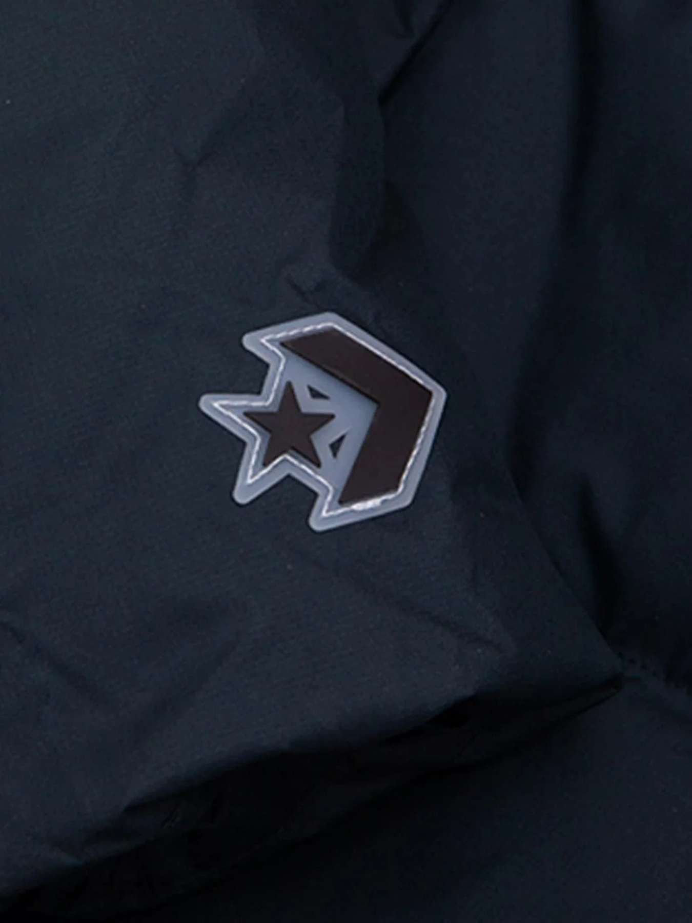 Куртки и дубленки CONVERSE Commercial Short Down модель 10025204-001 Фото