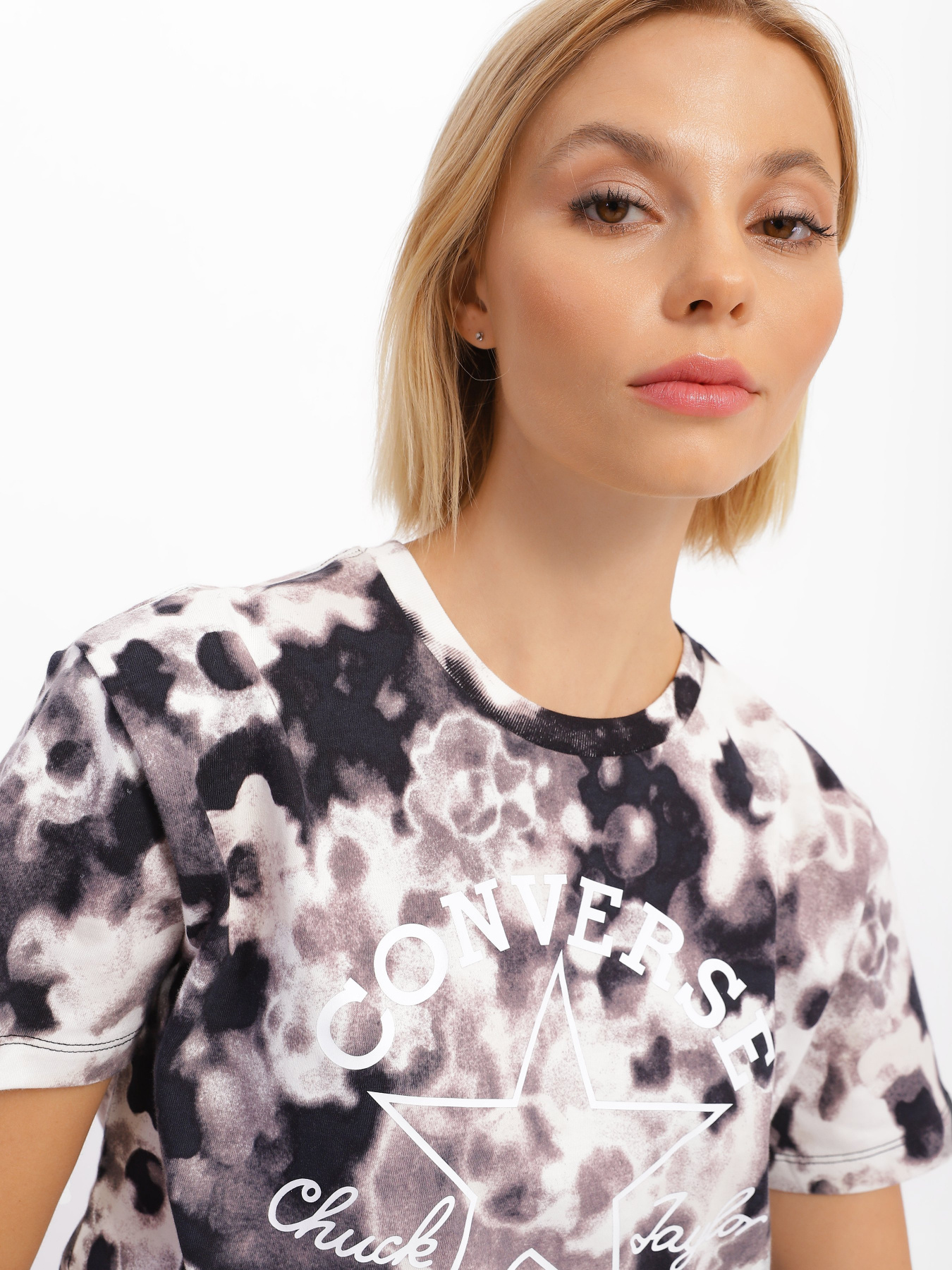 Футболки и поло CONVERSE Washed Floral Patch модель 10023208-001 Футболки и поло CONVERSE Washed Floral Patch модель 10023208-001 Фото