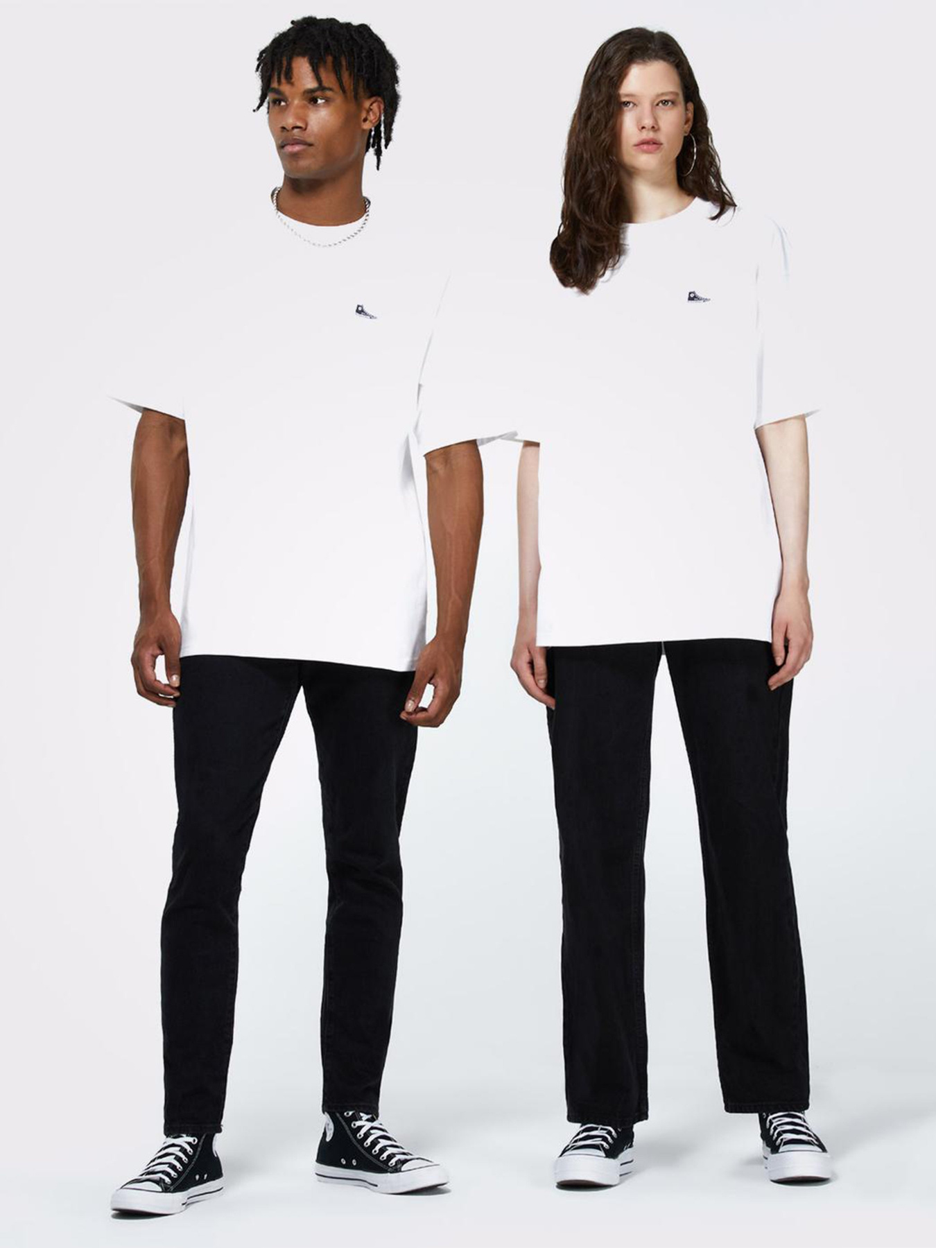Футболки и поло CONVERSE Chuck Taylor Sneaker Patch Crew Neck модель 10020931-102 Фото