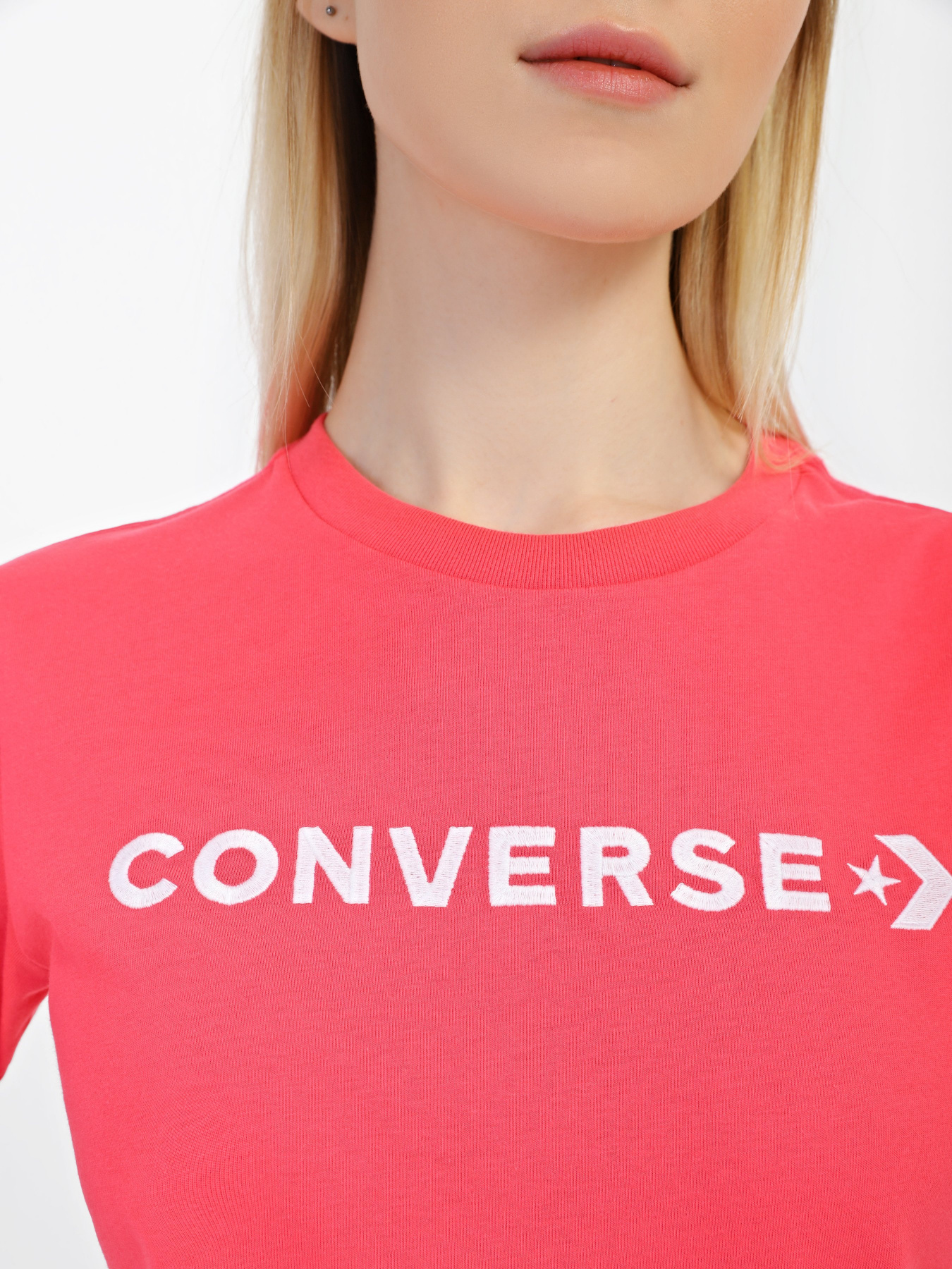 Футболки и поло CONVERSE Glossy Wordmark модель 10023720-665 Футболки и поло CONVERSE Glossy Wordmark модель 10023720-665 Фото