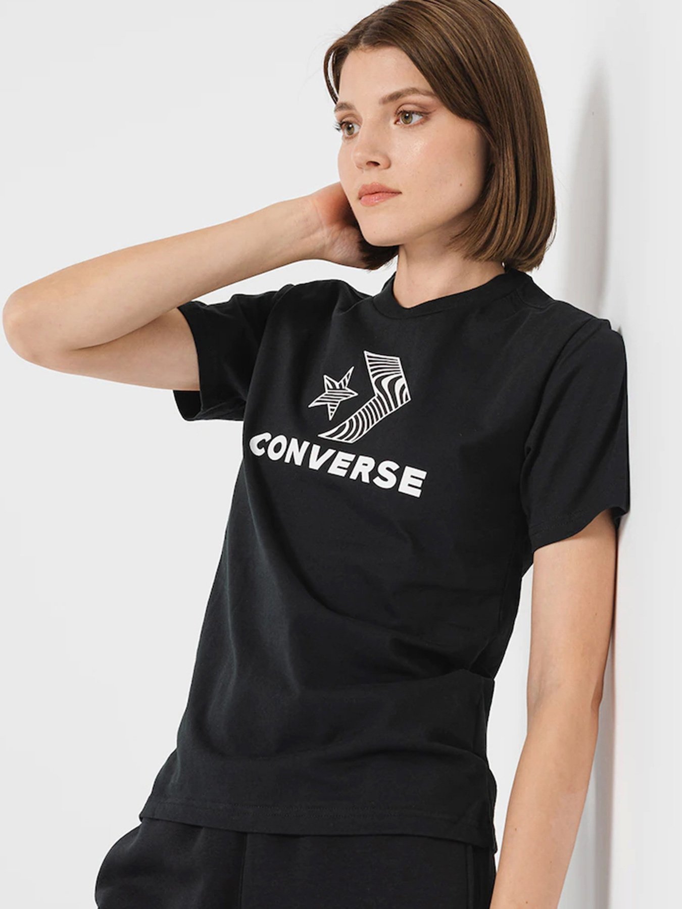Футболки и поло CONVERSE Star Chevron модель 10024022-001 Футболки и поло CONVERSE Star Chevron модель 10024022-001 Фото