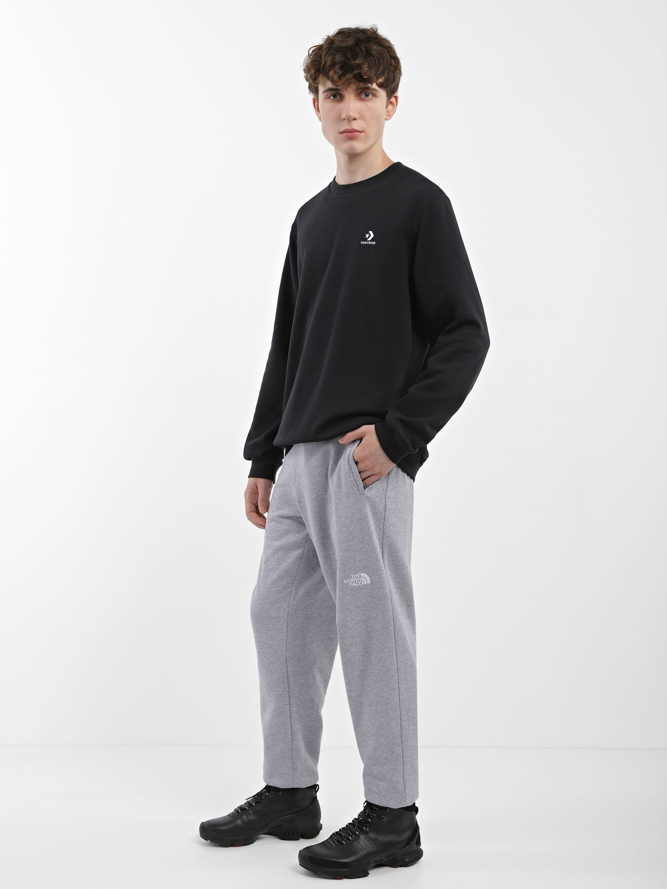 Худі та світшоти CONVERSE Star Chevron Crew Vitality модель 10024510-001 Фото