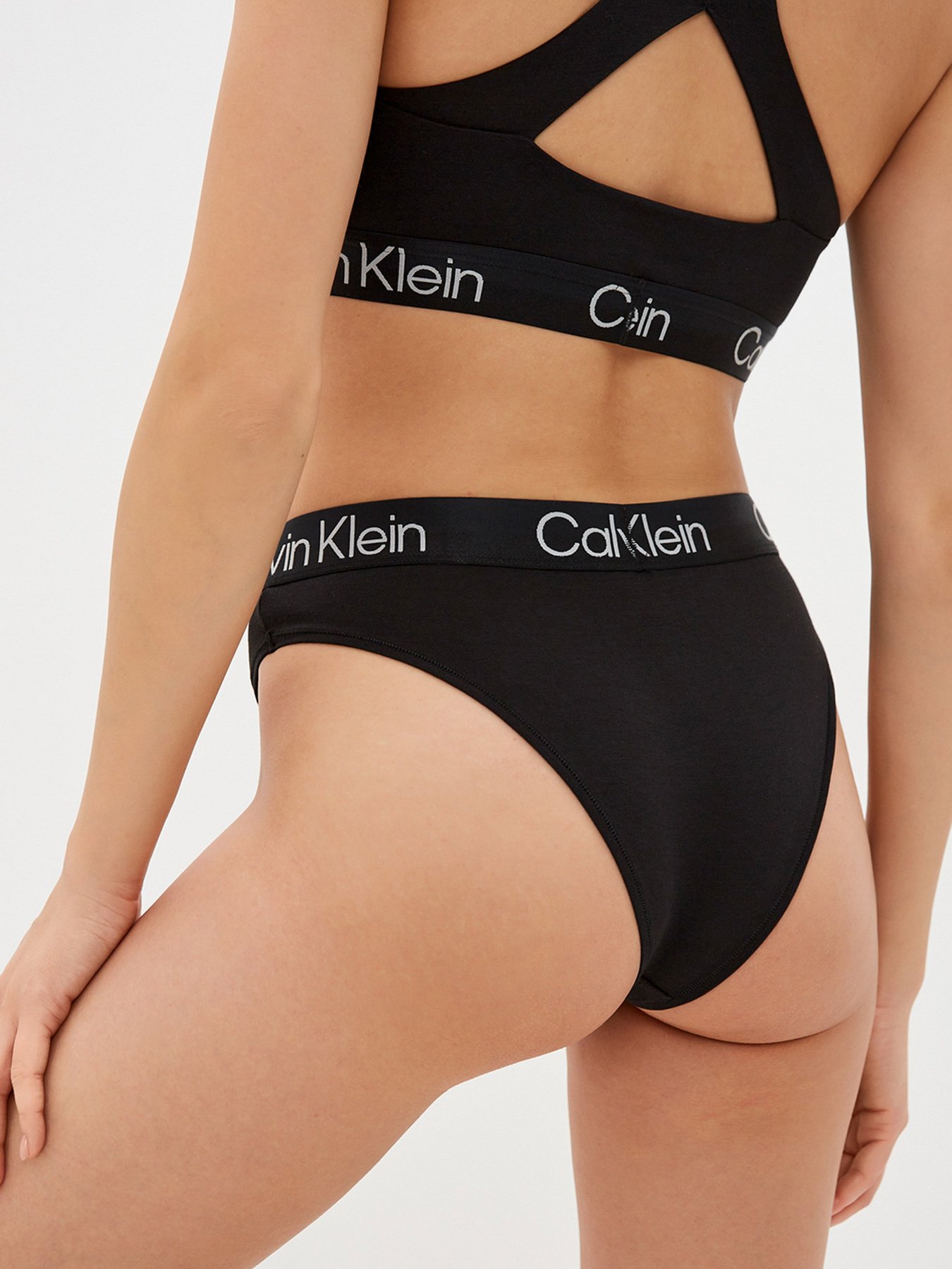 Нижнее белье Calvin Klein Underwear Brazilian модель QF6718E_UB1 Фото