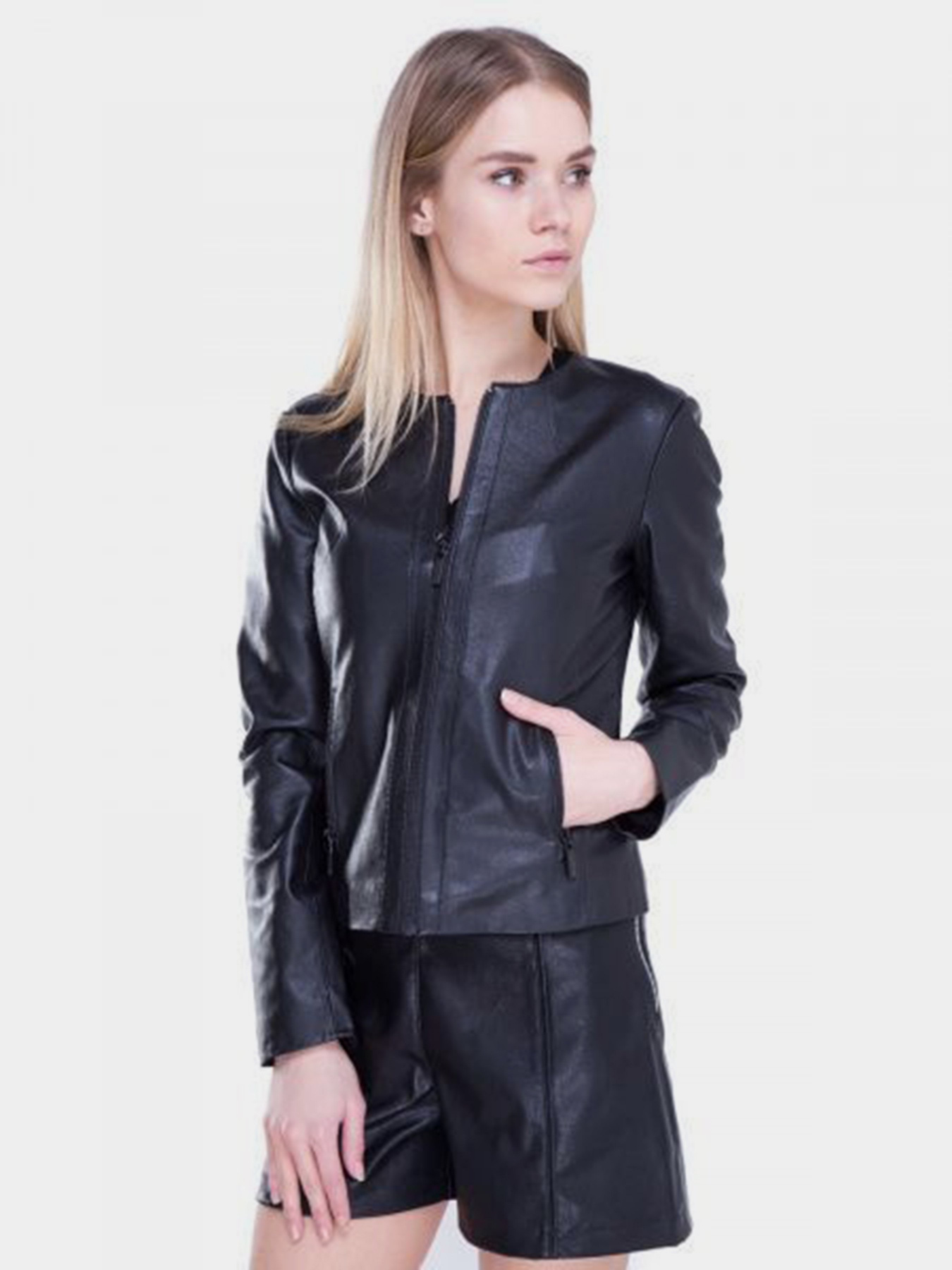 Куртки та дублянки Armani Exchange модель QZ673 Фото