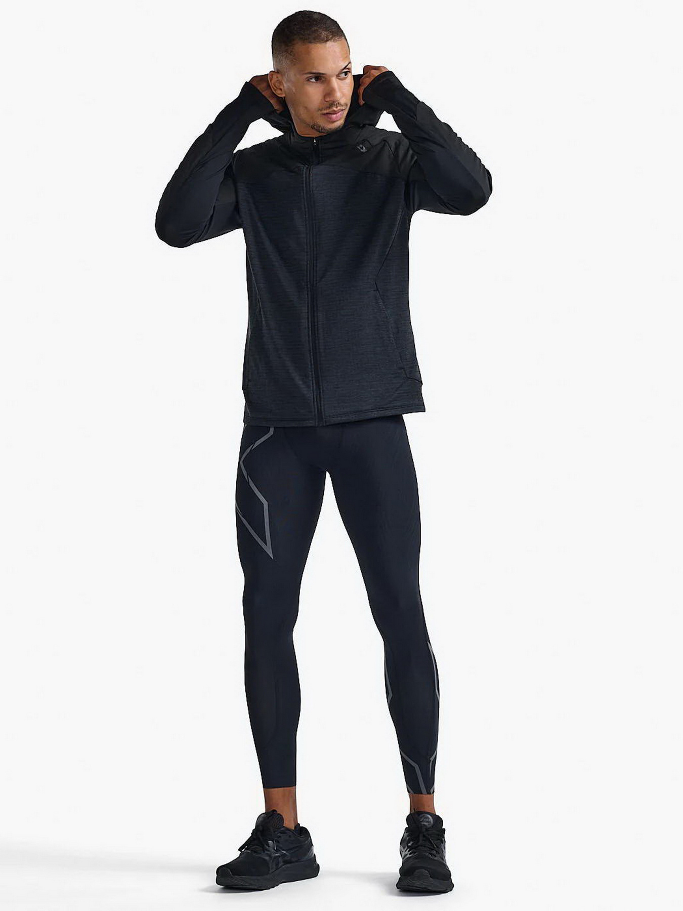 Худи и свитшоты 2XU Ignition Shield Hooded Mid Layer модель MR6829a-BLK/BRF Фото