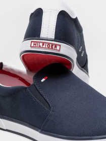 Сліпони та мокасини Tommy Hilfiger Iconic модель FM0FM00597-403 Фото