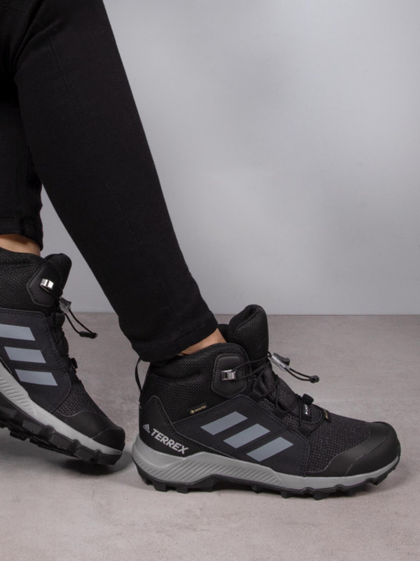Черевики та чоботи Adidas Terrex Mid Gore-Tex Hiking модель EF0225 Черевики та чоботи Adidas Terrex Mid Gore-Tex Hiking модель EF0225 Фото