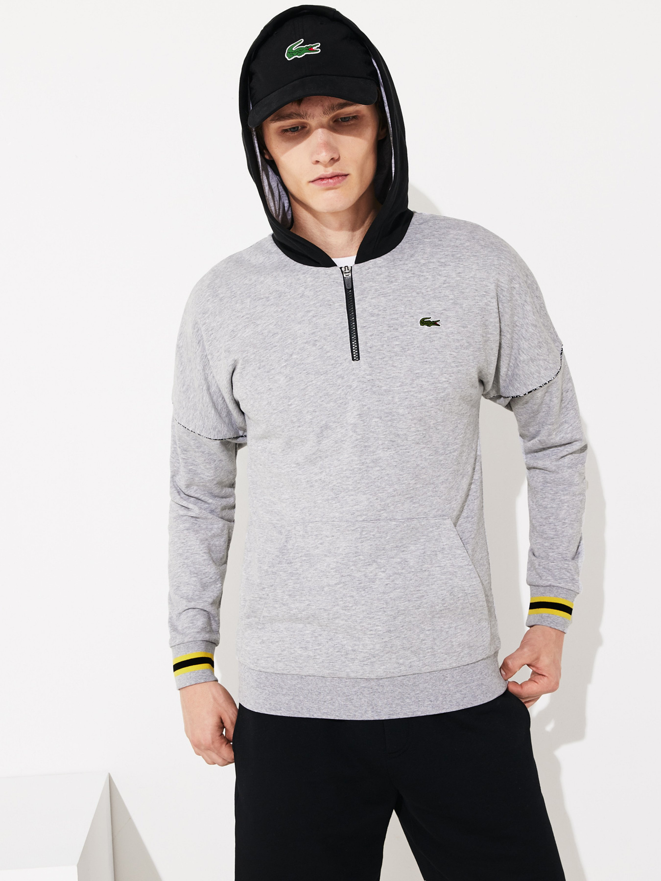 Худи и свитшоты Lacoste модель SH4889YAB Фото