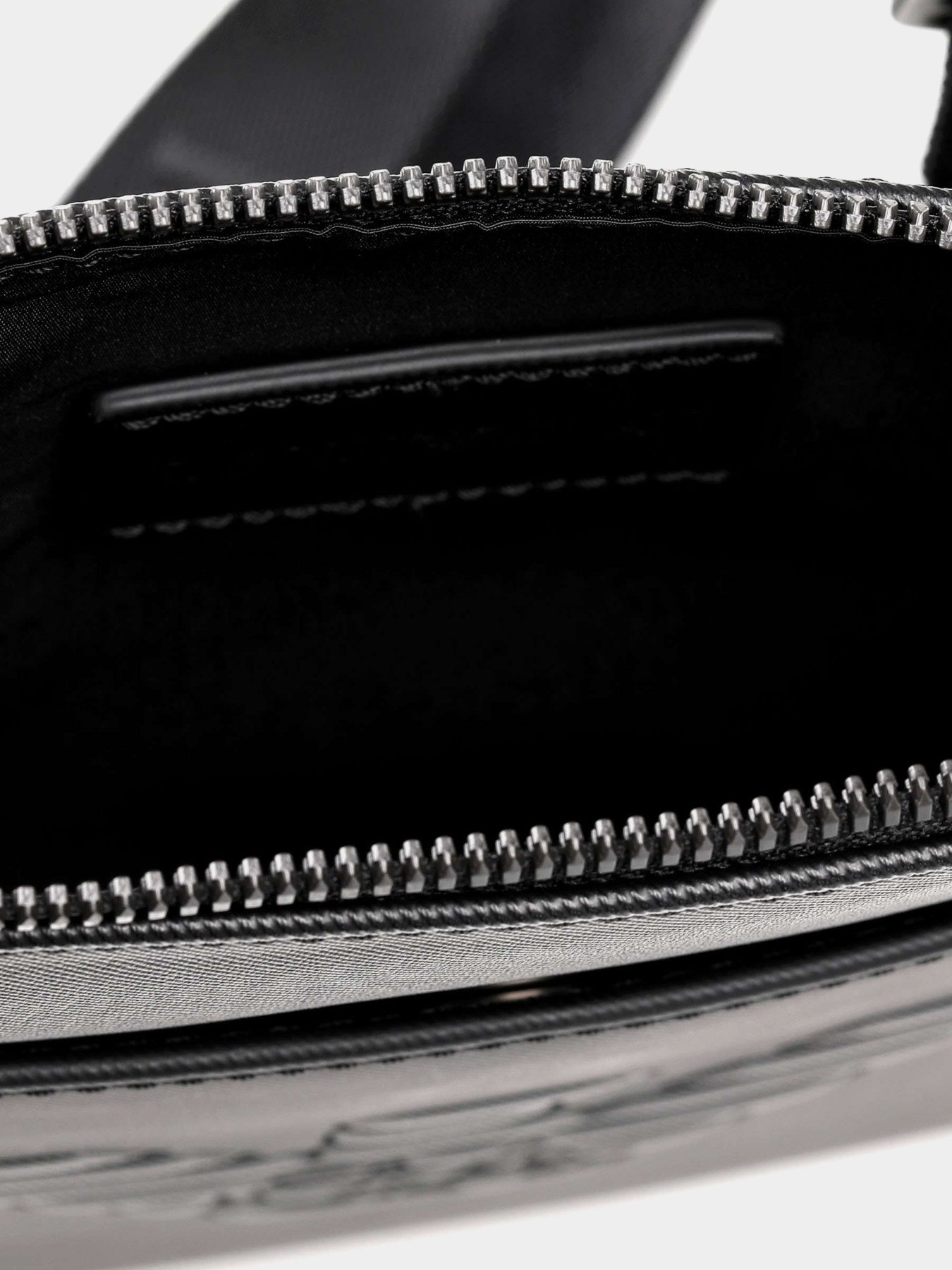 Сумки Emporio Armani модель Y4M177-YFE6J-81072 Сумки Emporio Armani модель Y4M177-YFE6J-81072 Фото