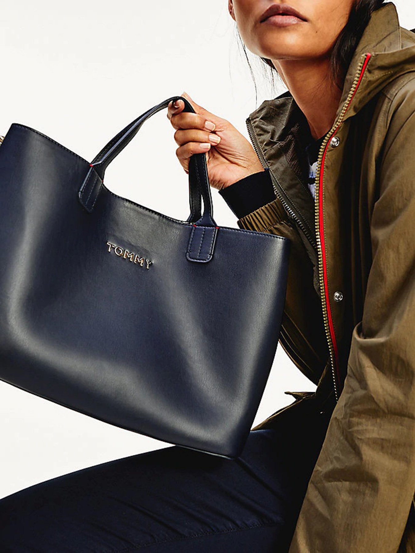 Сумки Tommy Hilfiger модель AW0AW08512-CJM Фото