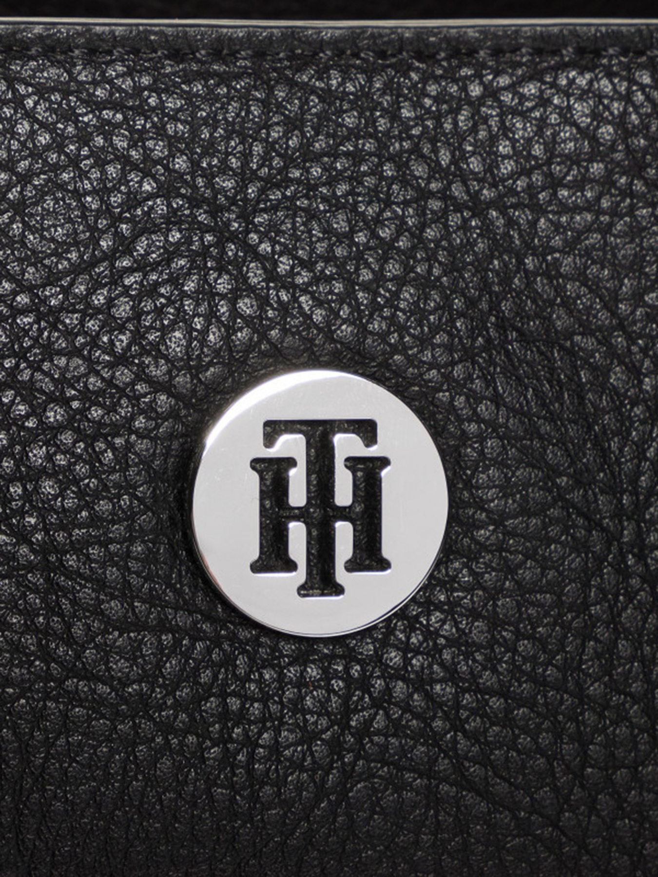 Сумки Tommy Hilfiger модель AW0AW08516-BDS Сумки Tommy Hilfiger модель AW0AW08516-BDS Фото