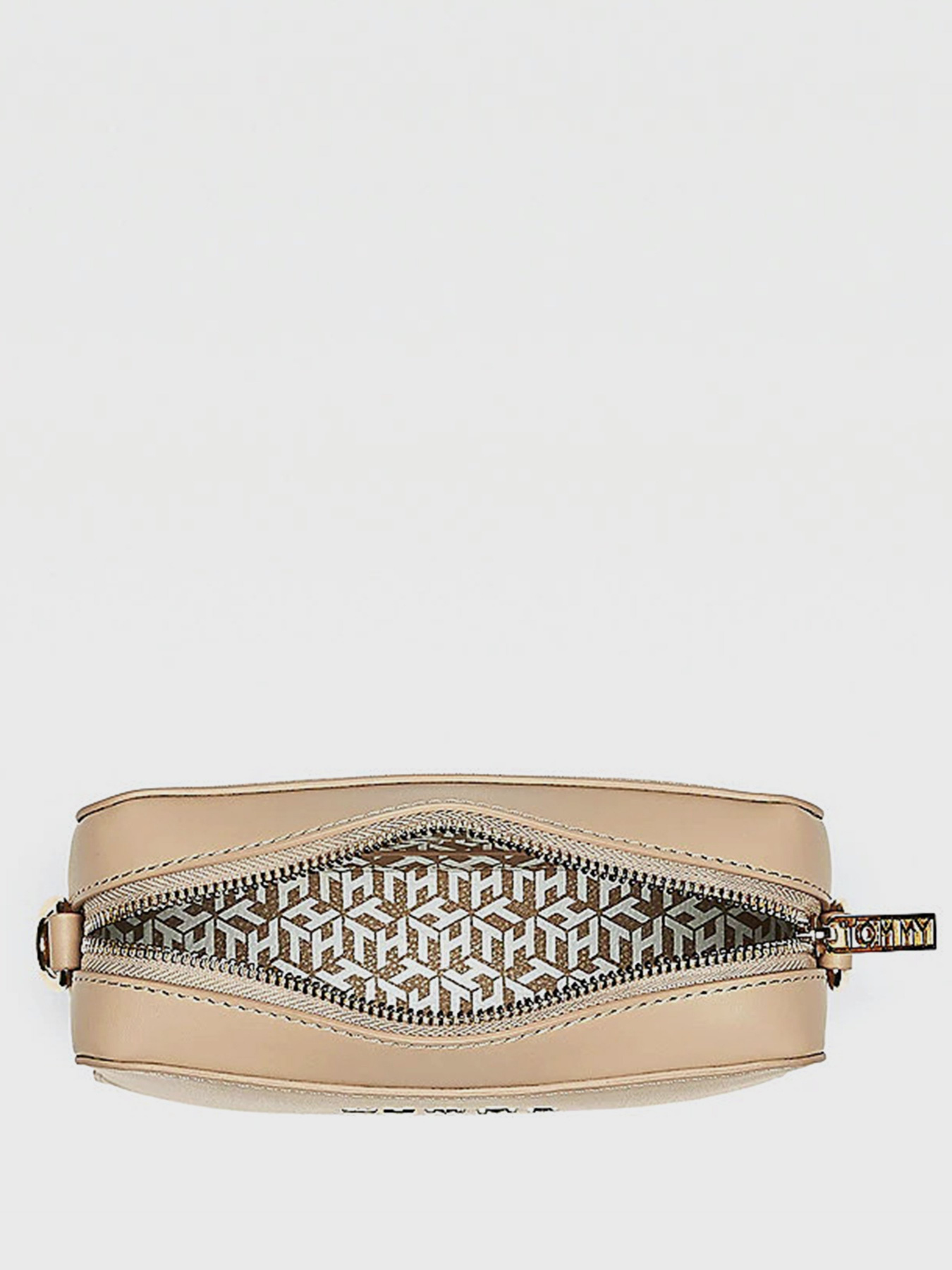 Сумки Tommy Hilfiger Iconic Metal Logo модель AW0AW08608-AEG Фото