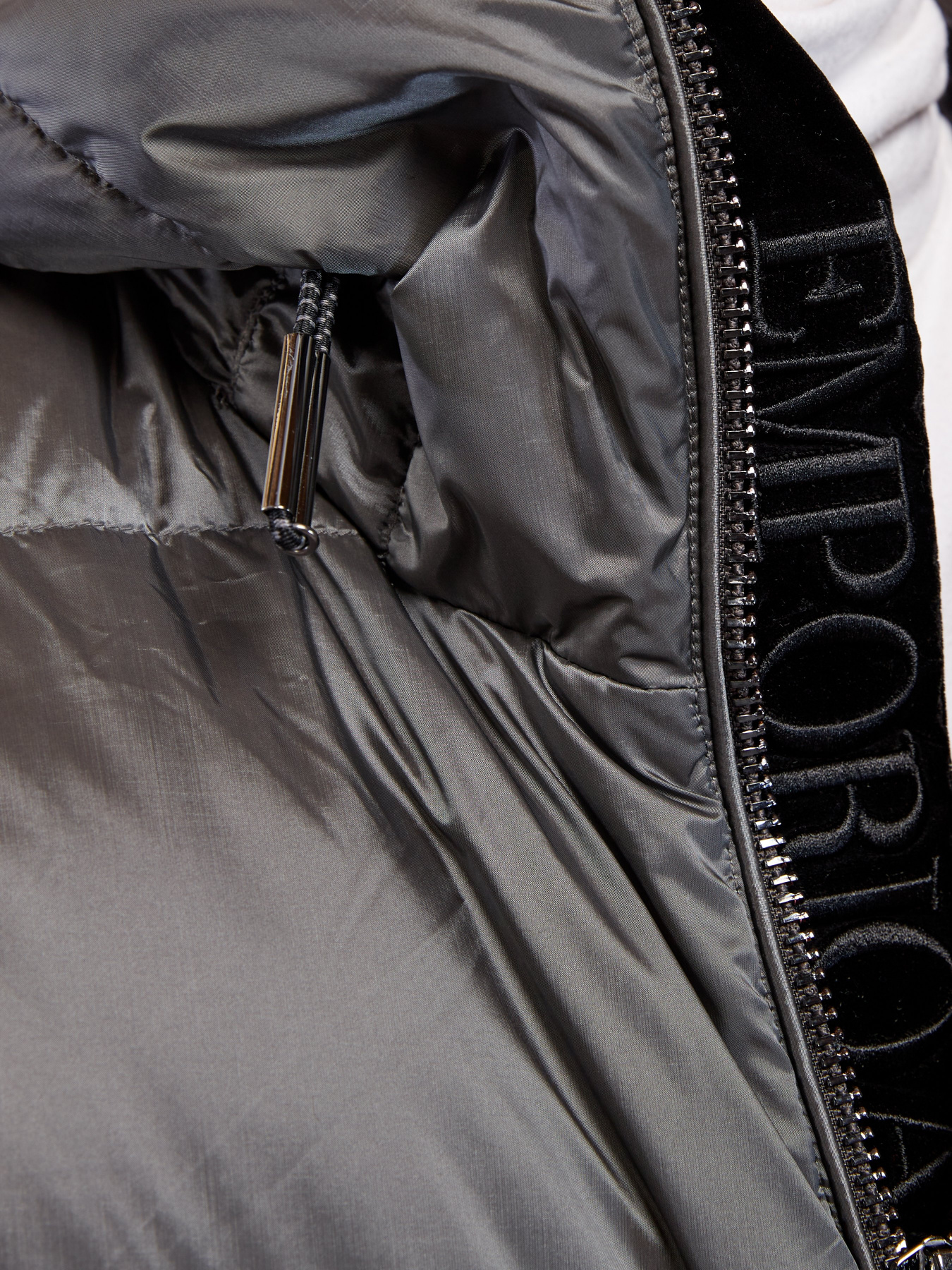 Куртки и дубленки Emporio Armani модель 6H1BQ1-1NLUZ-0666 Фото