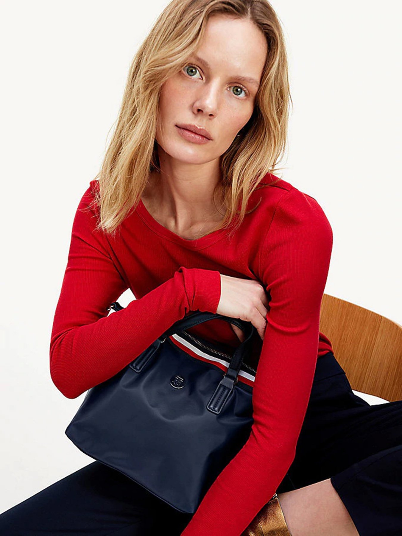 Сумки Tommy Hilfiger модель AW0AW08829-CJM Сумки Tommy Hilfiger модель AW0AW08829-CJM Фото