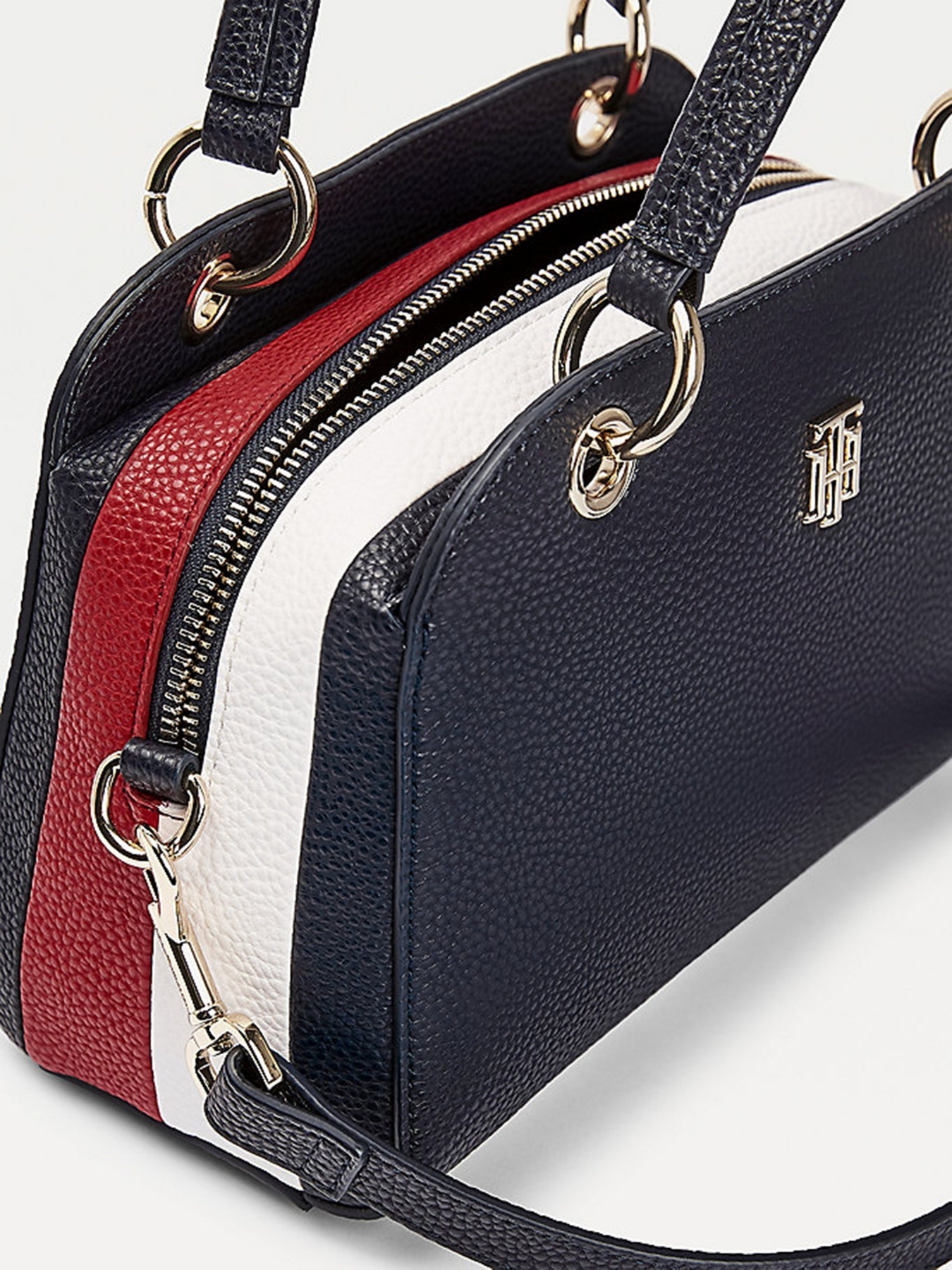 Сумки Tommy Hilfiger ESSENCE модель AW0AW08846-CJM Сумки Tommy Hilfiger ESSENCE модель AW0AW08846-CJM Фото