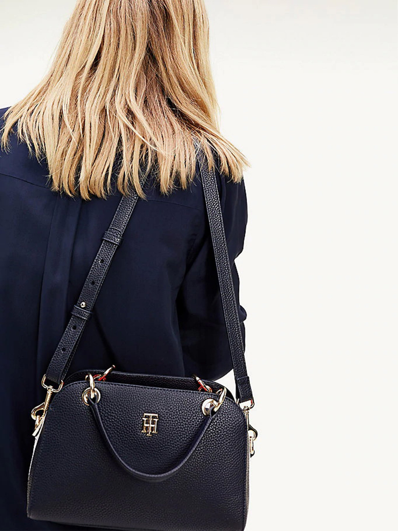 Сумки Tommy Hilfiger ESSENCE модель AW0AW08846-CJM Сумки Tommy Hilfiger ESSENCE модель AW0AW08846-CJM Фото