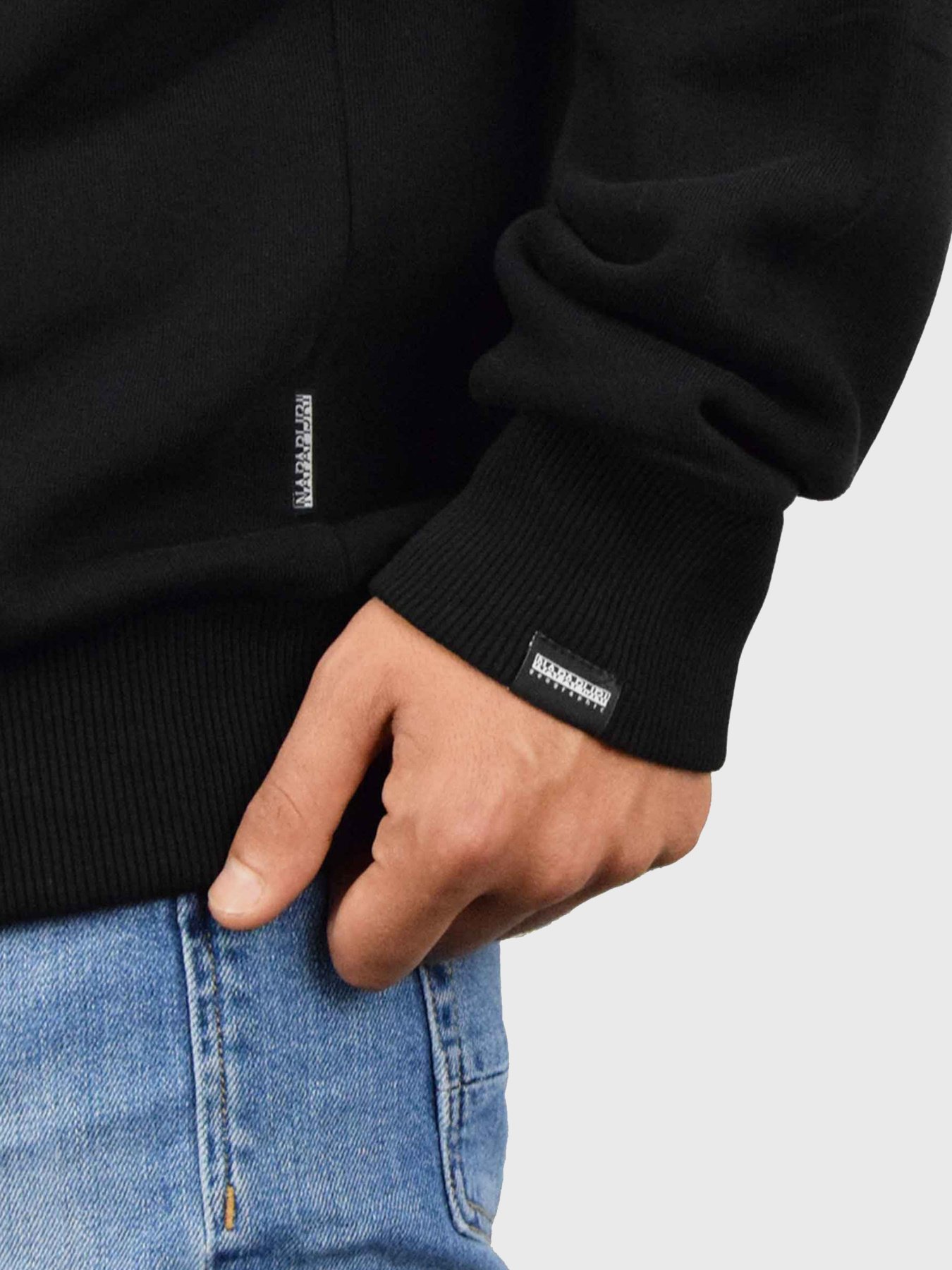 Худі та світшоти Napapijri Zip Sweatshirt Patch модель NP0A4EIT0411 Худі та світшоти Napapijri Zip Sweatshirt Patch модель NP0A4EIT0411 Фото