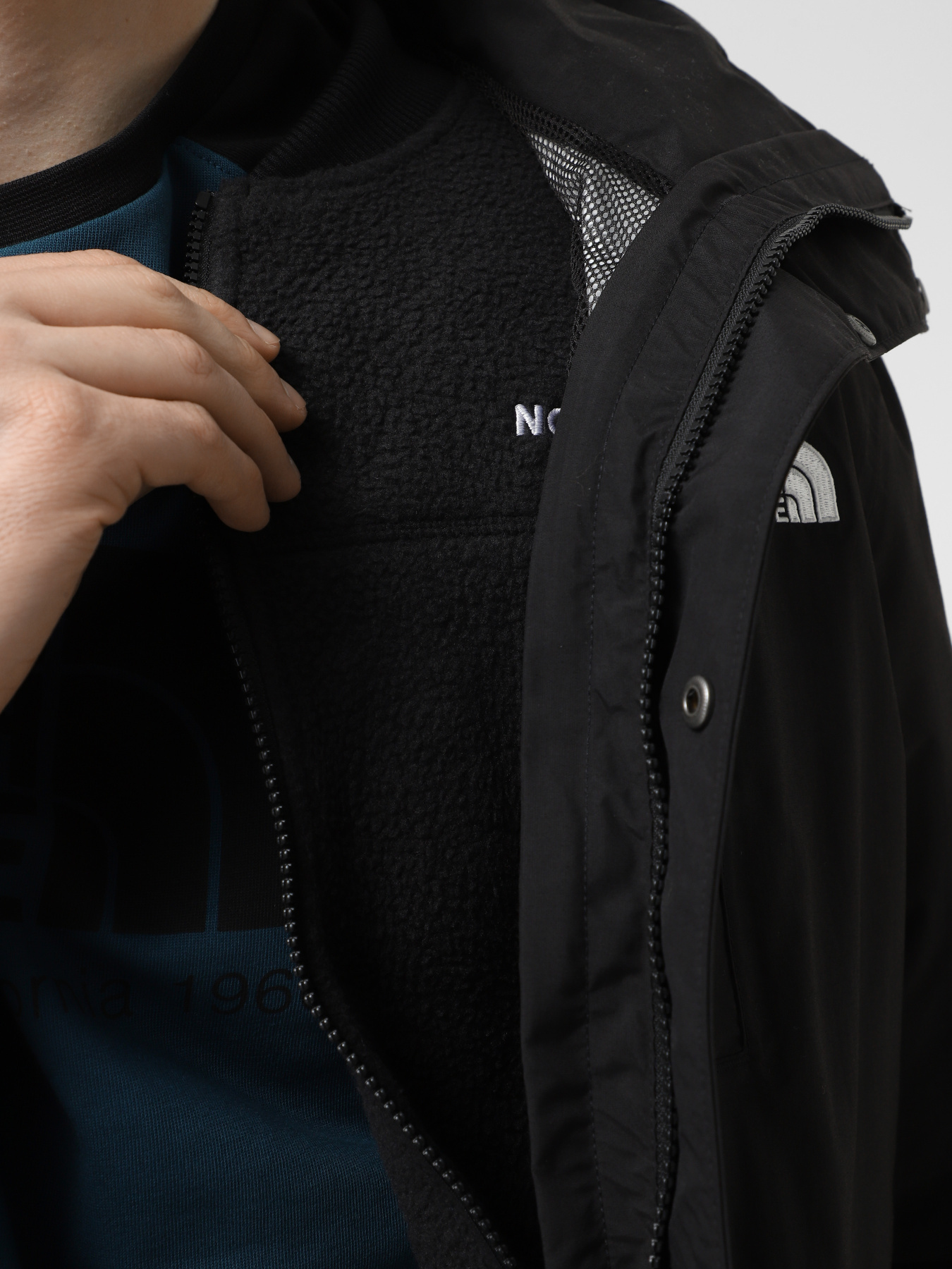 Куртки и дубленки The North Face Pinecroft Triclimate модель NF0A4M8EKX71 Фото