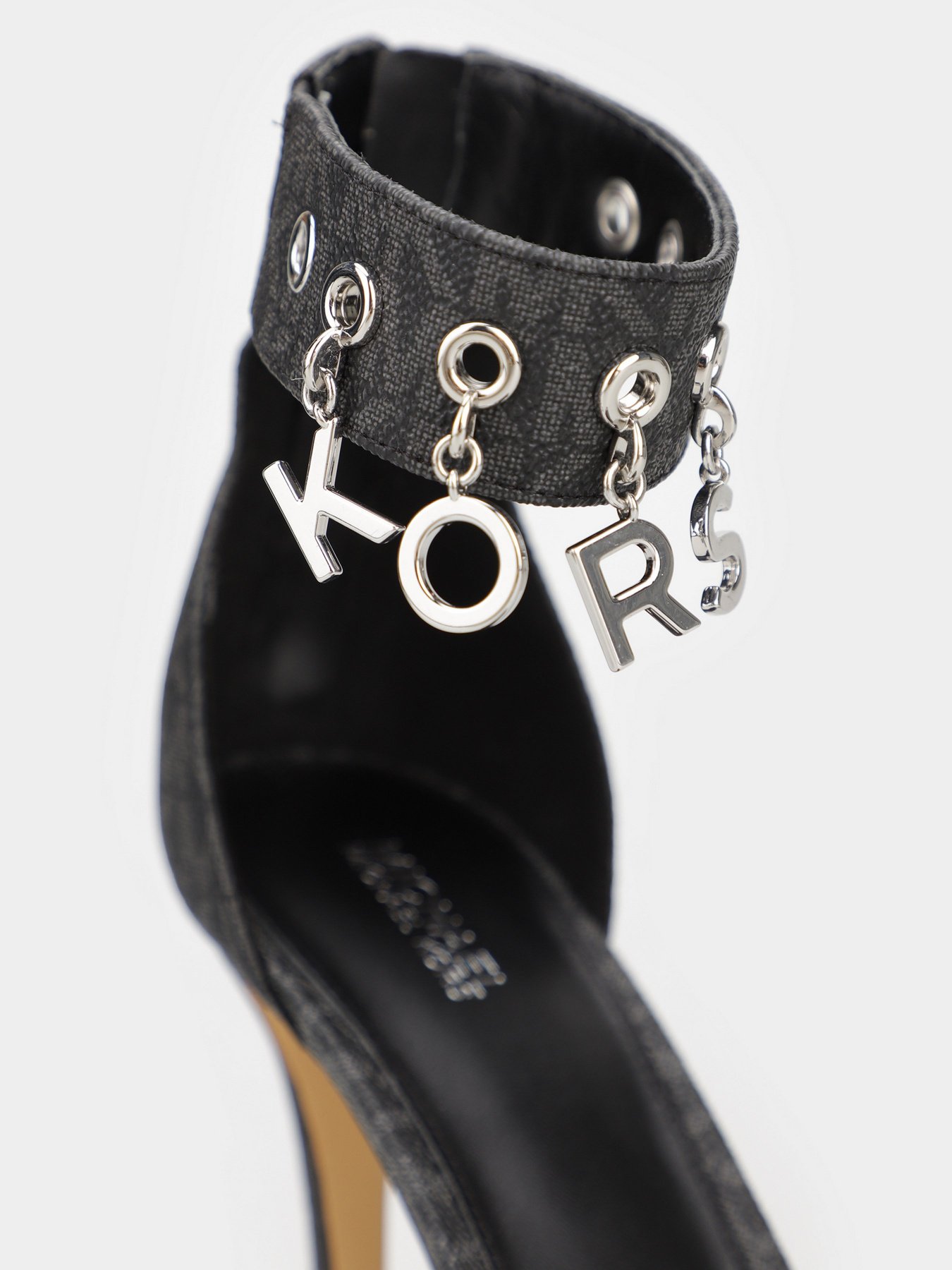 Босоножки Michael Kors Kelli модель 40R2KLHA1B_001 Босоножки Michael Kors Kelli модель 40R2KLHA1B_001 Фото