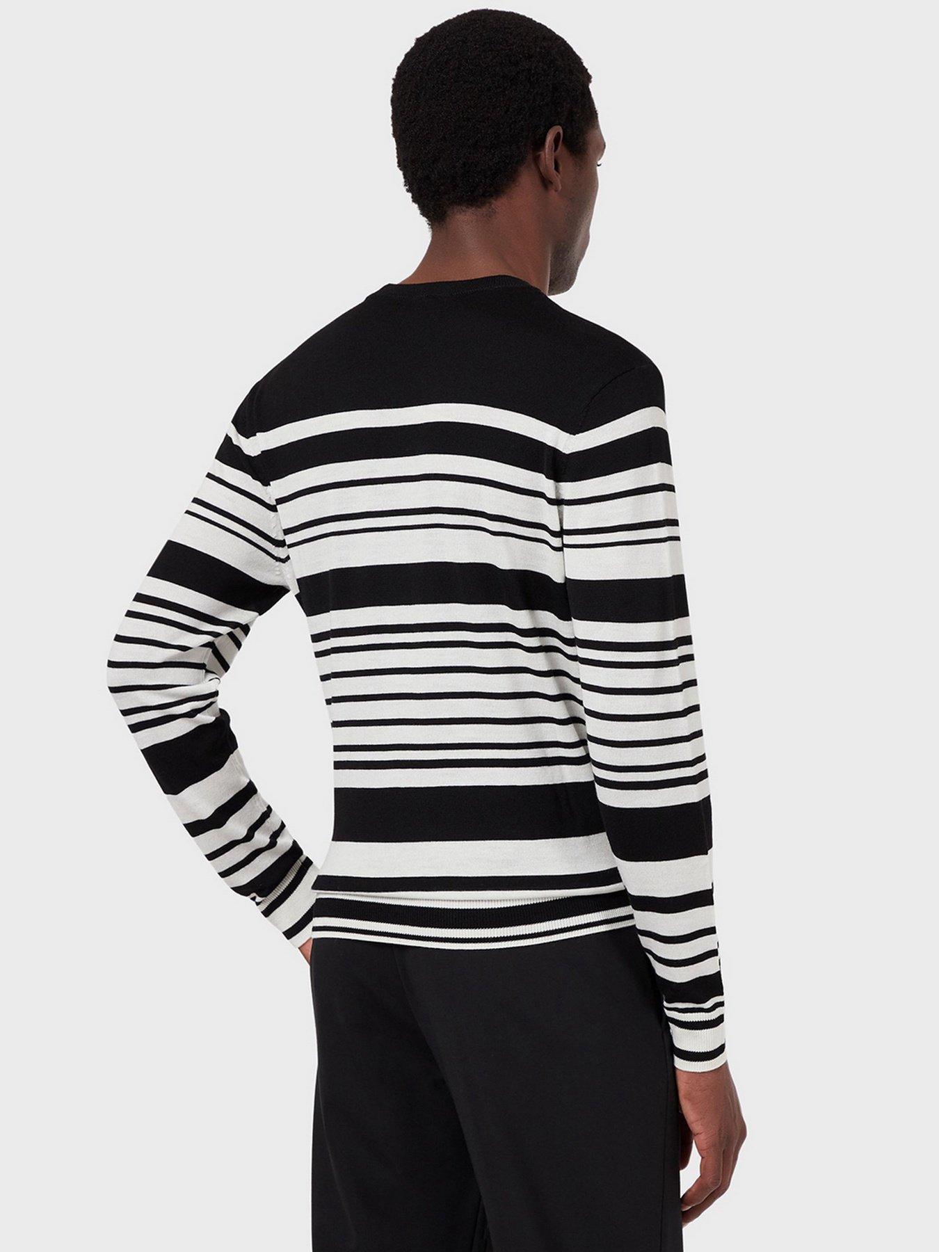 Светри та кардигани Emporio Armani модель 6K1MXW-1MVPZ-F007 Светри та кардигани Emporio Armani модель 6K1MXW-1MVPZ-F007 Фото