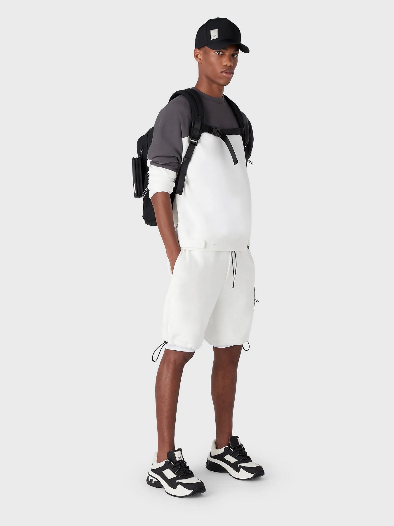 Худи и свитшоты Emporio Armani Travel Essentials модель 3R1MCS-1JHSZ-0101 Худи и свитшоты Emporio Armani Travel Essentials модель 3R1MCS-1JHSZ-0101 Фото