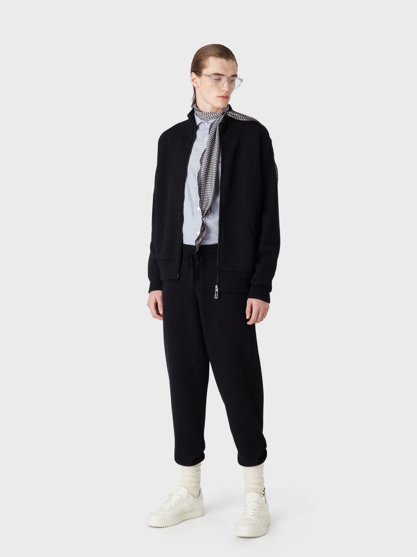 Худи и свитшоты Emporio Armani модель 3R1MX4-1MDUZ-0920 Худи и свитшоты Emporio Armani модель 3R1MX4-1MDUZ-0920 Фото