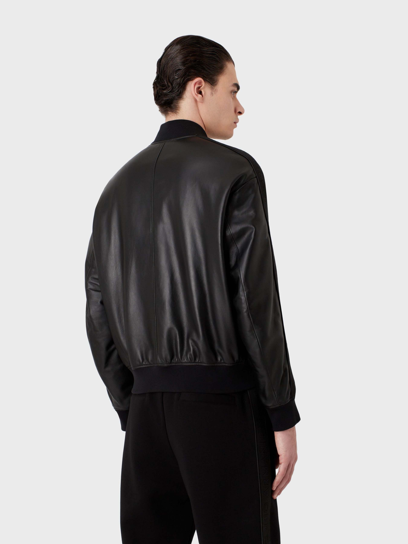 Куртки та дублянки Emporio Armani модель D41R79-D1P72-999 Фото