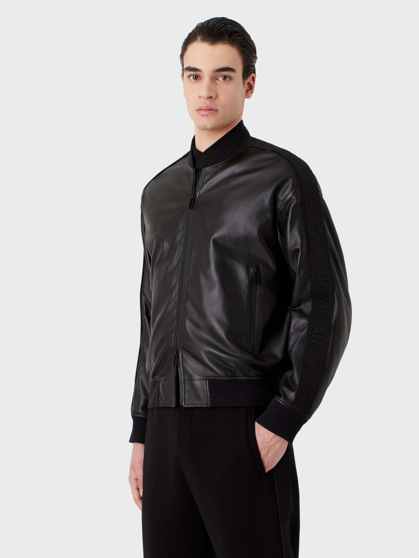 Куртки та дублянки Emporio Armani модель D41R79-D1P72-999 Фото