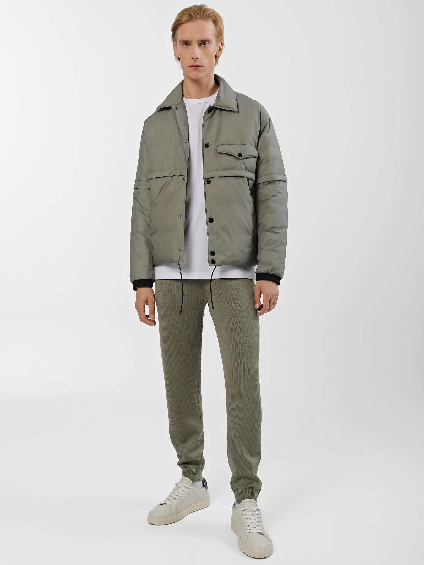 Куртки и дубленки Emporio Armani модель 6R1BZ5-1NYOZ-0643 Куртки и дубленки Emporio Armani модель 6R1BZ5-1NYOZ-0643 Фото