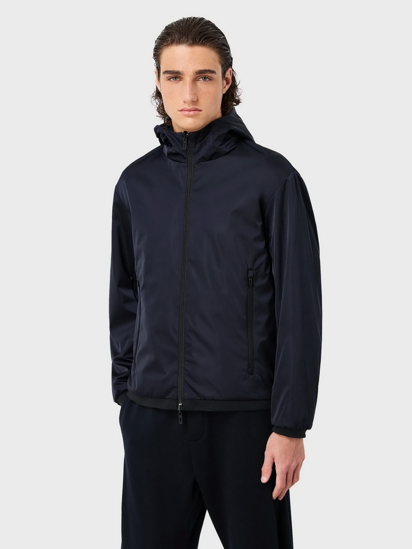 Куртки та дублянки Emporio Armani Travel Essentials модель 6R1B86-1NIDZ-09B3 Куртки та дублянки Emporio Armani Travel Essentials модель 6R1B86-1NIDZ-09B3 Фото