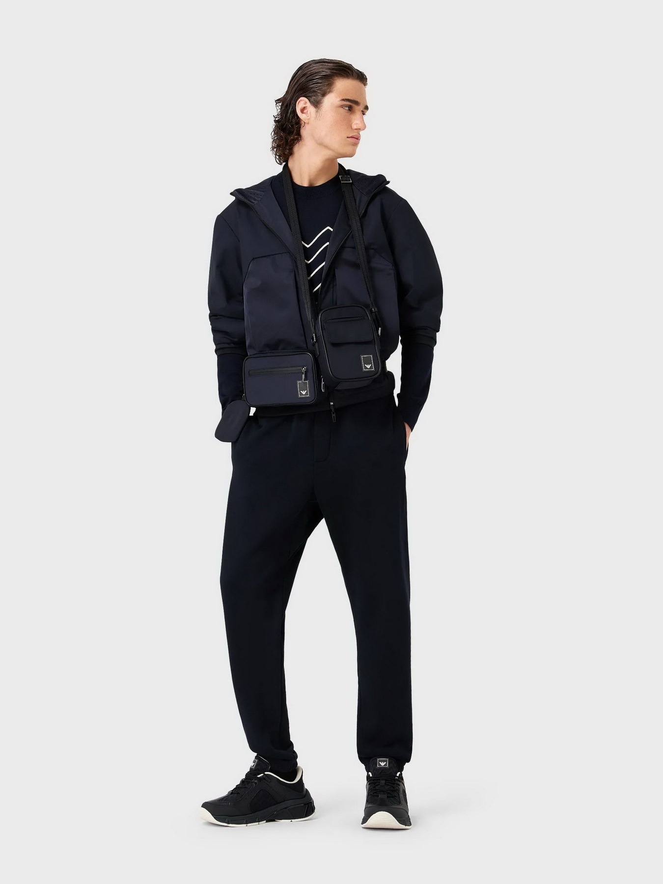 Куртки та дублянки Emporio Armani Travel Essentials модель 6R1B86-1NIDZ-09B3 Куртки та дублянки Emporio Armani Travel Essentials модель 6R1B86-1NIDZ-09B3 Фото