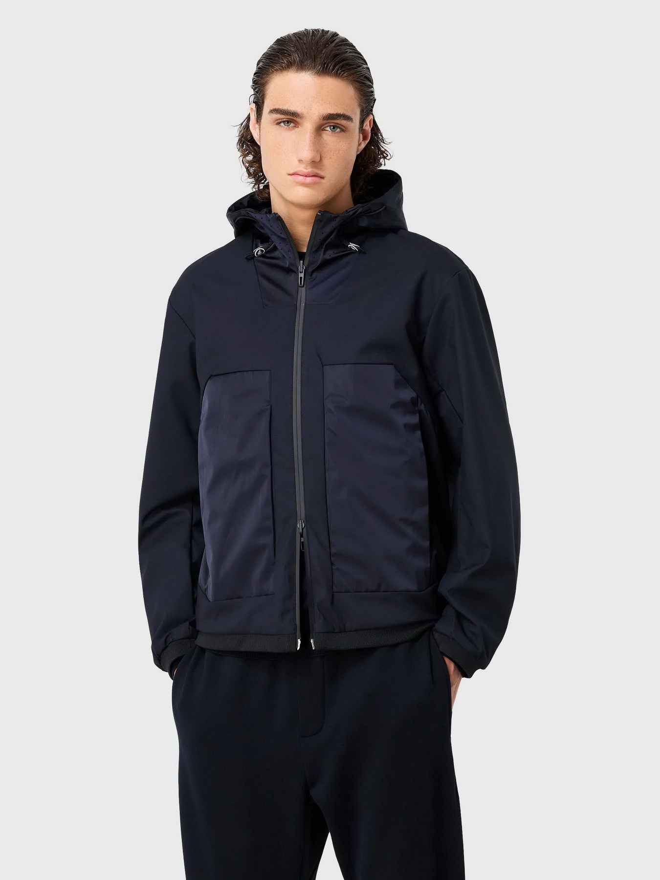 Куртки та дублянки Emporio Armani Travel Essentials модель 6R1B86-1NIDZ-09B3 Куртки та дублянки Emporio Armani Travel Essentials модель 6R1B86-1NIDZ-09B3 Фото