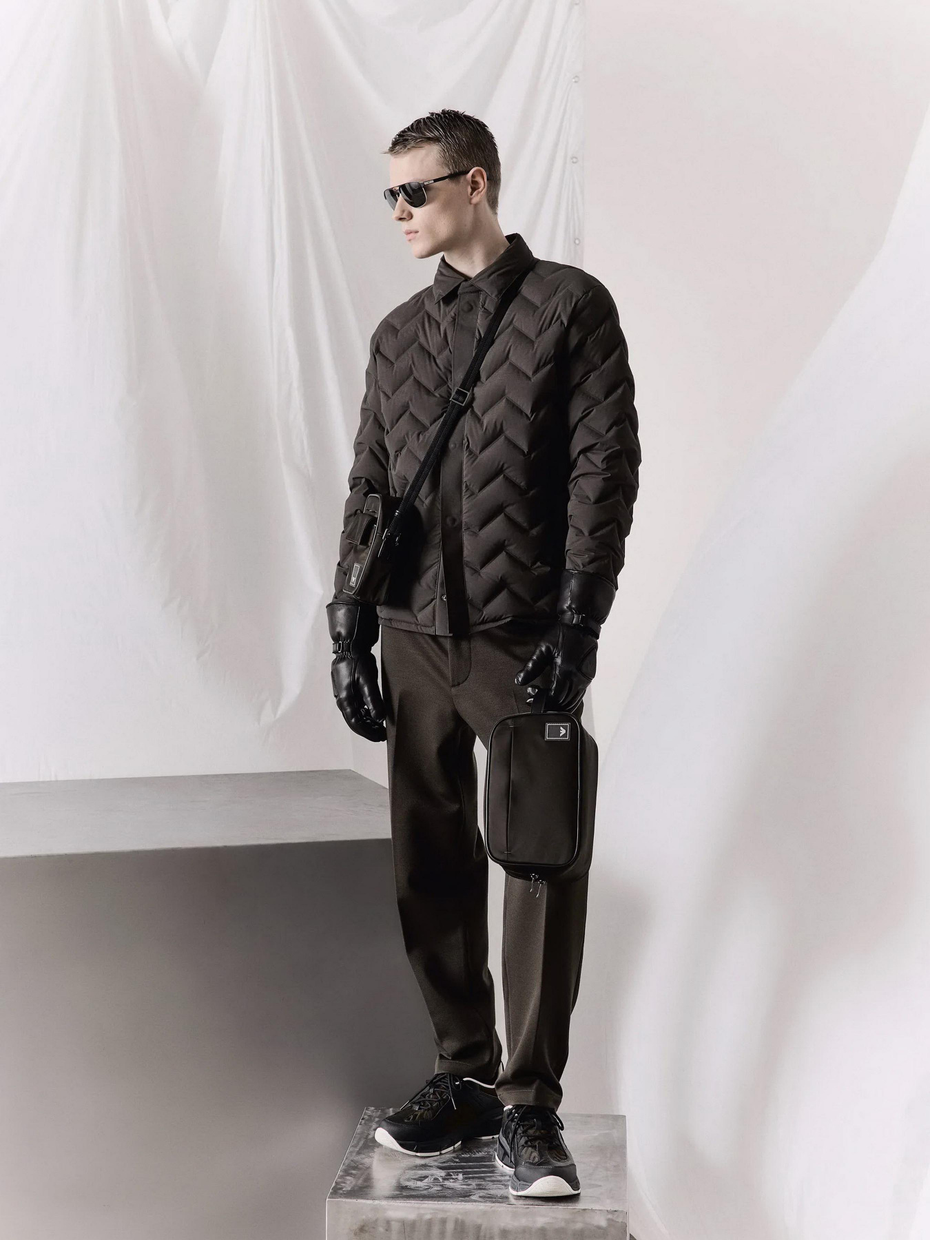 Штани Emporio Armani модель 6R1P62-1JOBZ-0583 Штани Emporio Armani модель 6R1P62-1JOBZ-0583 Фото