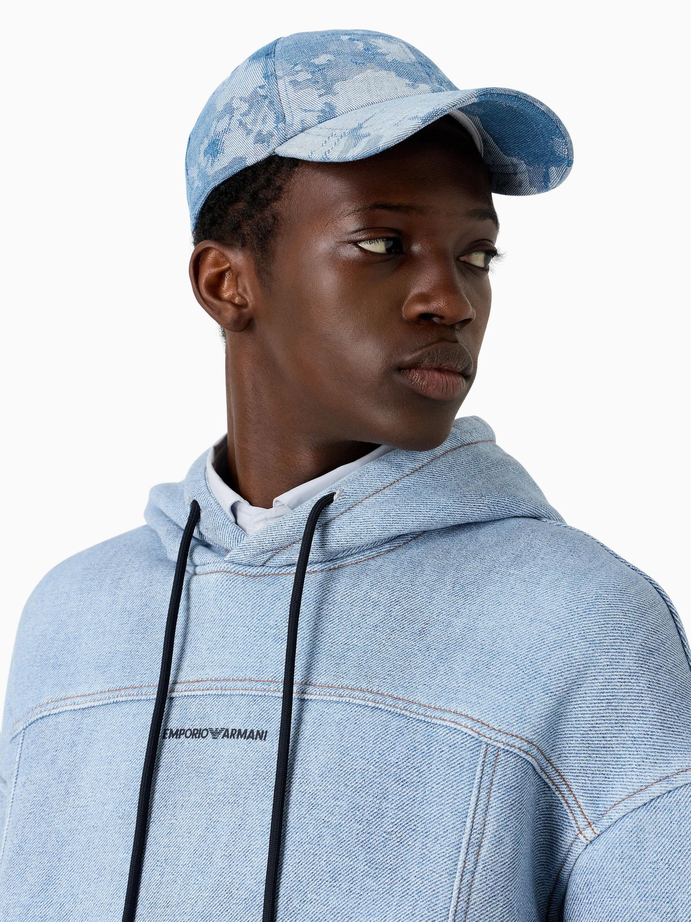 Худи и свитшоты Emporio Armani модель 3D1MEG-1JWPZ-F917 Худи и свитшоты Emporio Armani модель 3D1MEG-1JWPZ-F917 Фото