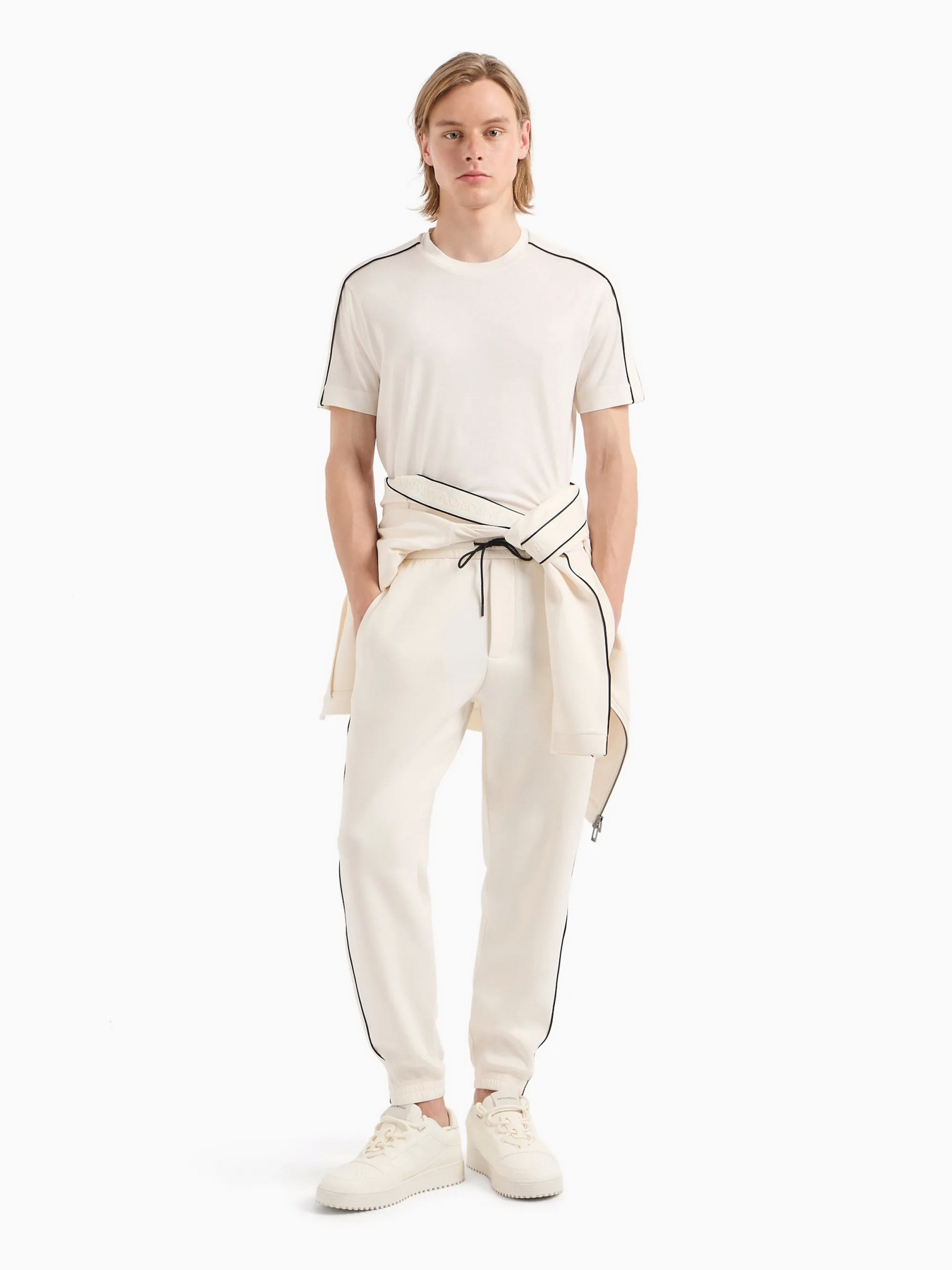 Худи и свитшоты Emporio Armani модель 3D1M69-1JHSZ-0128 Худи и свитшоты Emporio Armani модель 3D1M69-1JHSZ-0128 Фото