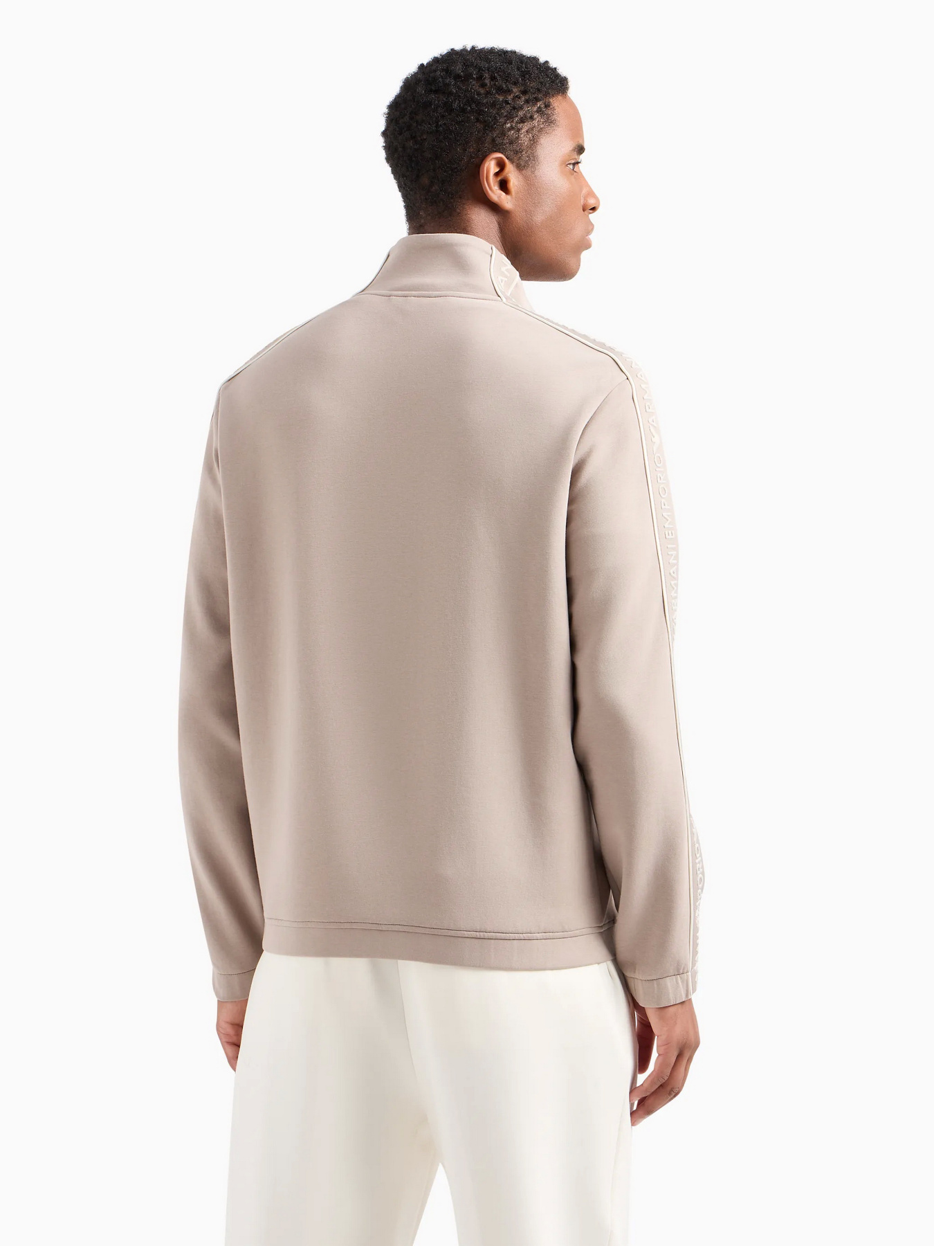 Худи и свитшоты Emporio Armani модель 3D1M69-1JHSZ-0650 Худи и свитшоты Emporio Armani модель 3D1M69-1JHSZ-0650 Фото
