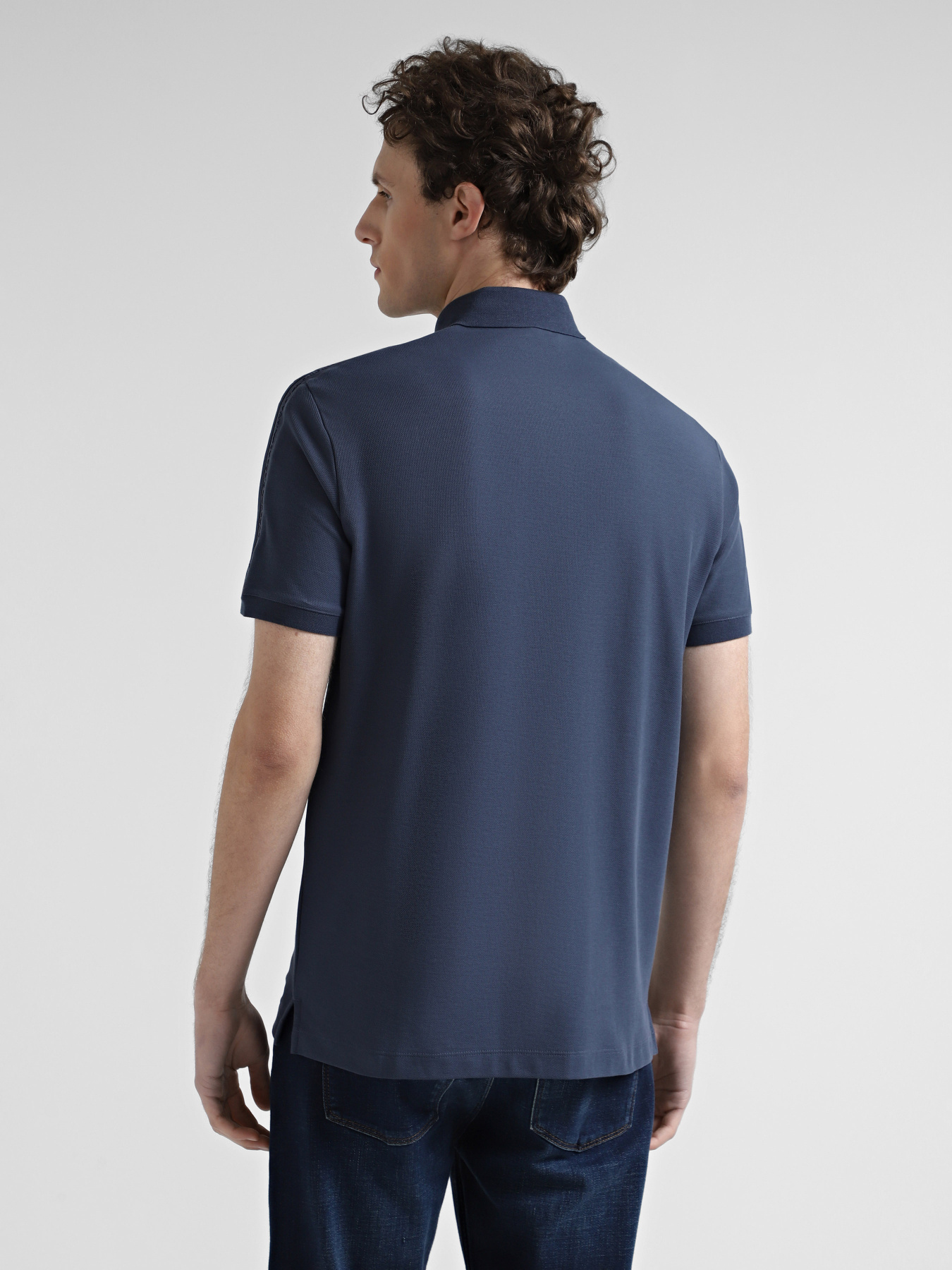 Футболки і поло Emporio Armani модель 6D1F81-1JCYZ-09T6 Фото