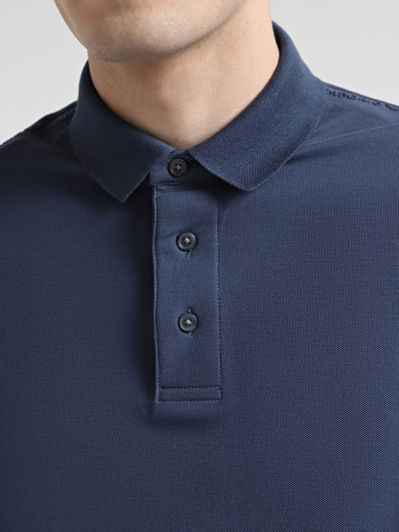 Футболки і поло Emporio Armani модель 6D1F81-1JCYZ-09T6 Фото