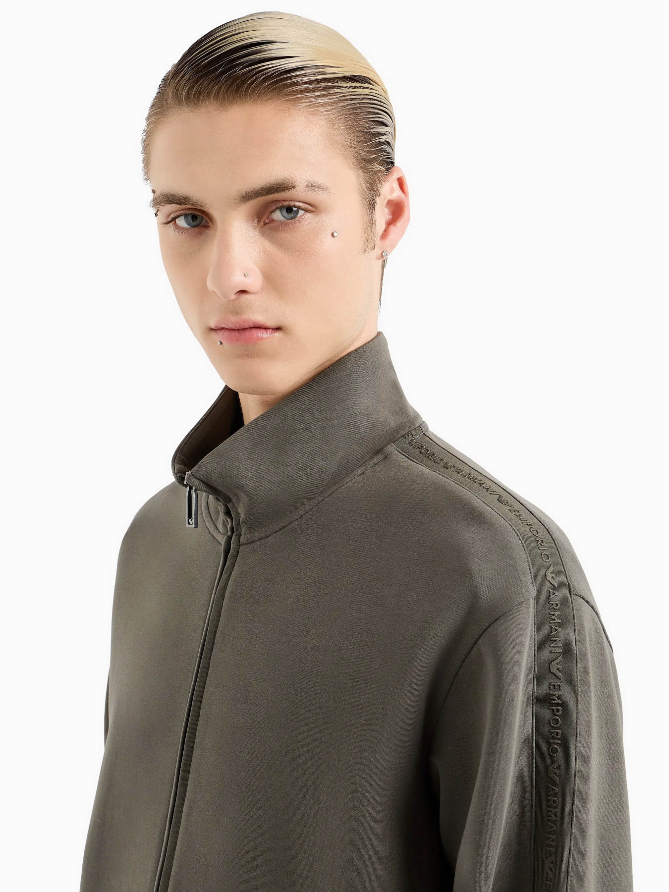 Худи и свитшоты Emporio Armani модель 6D1MA8-1JHSZ-06K0 Худи и свитшоты Emporio Armani модель 6D1MA8-1JHSZ-06K0 Фото