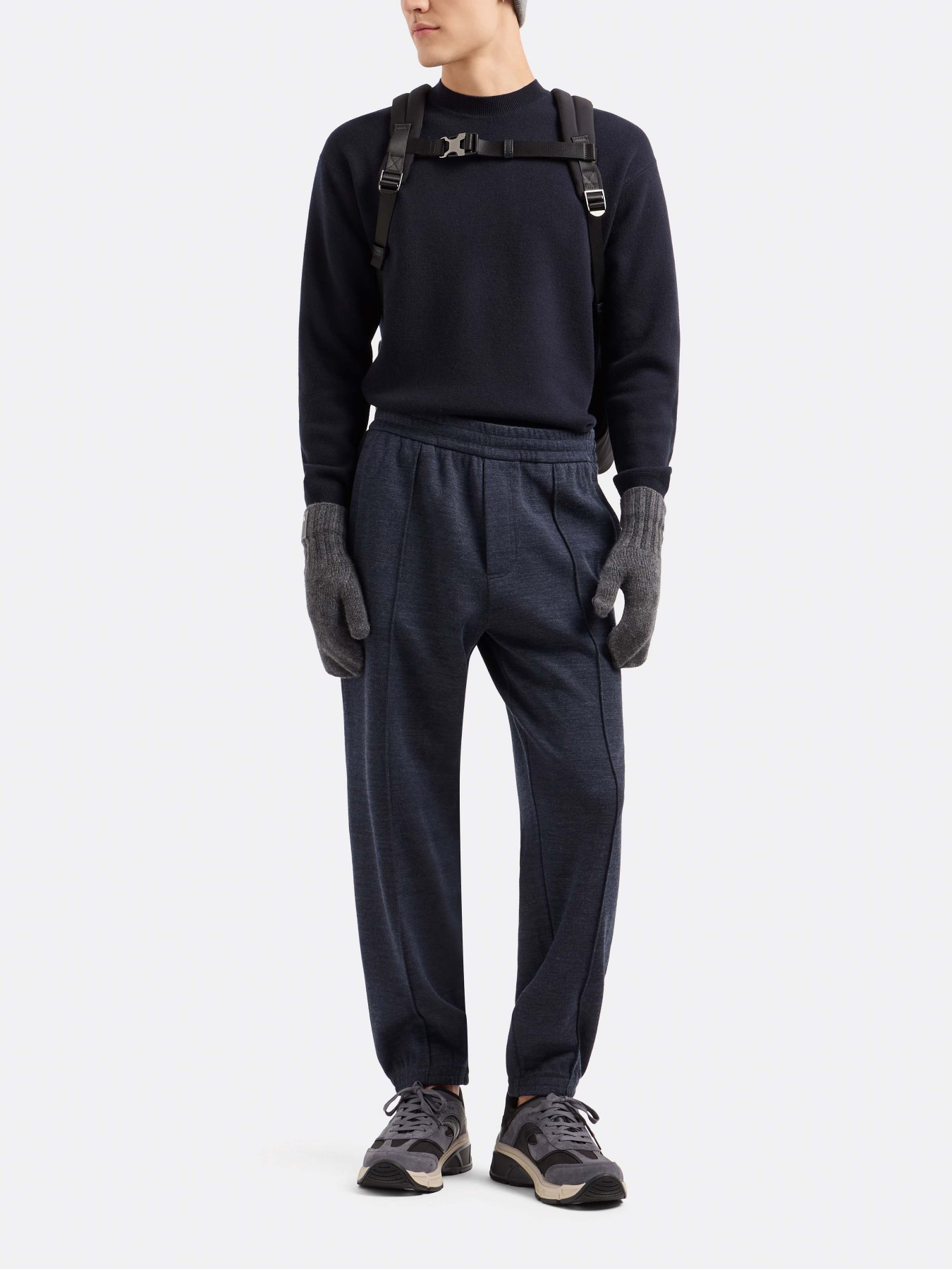 Свитры и кардиганы Emporio Armani Travel Essentials модель EM000103-AF10401-UB118 Фото