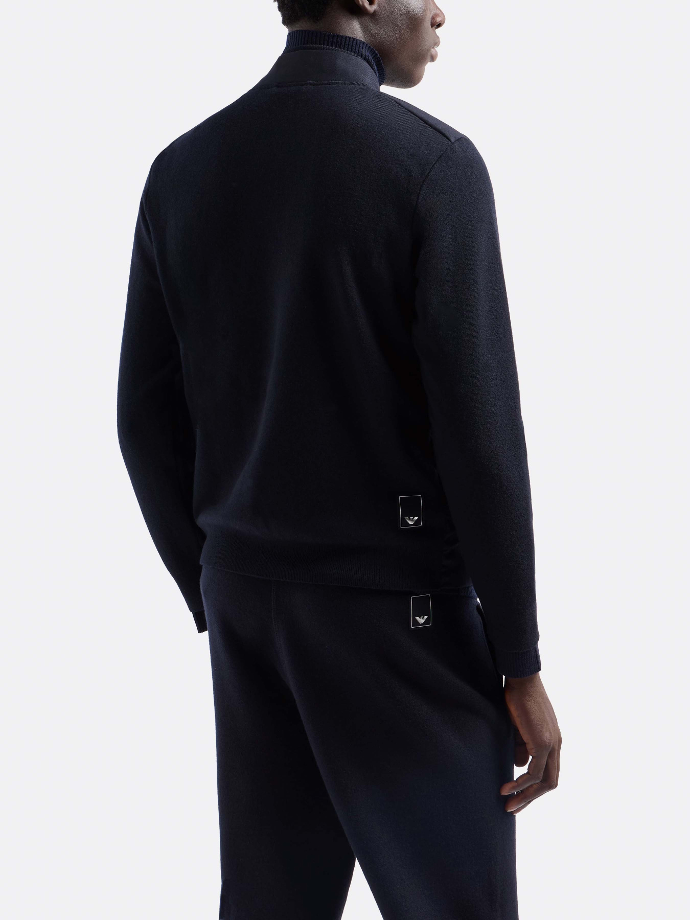 Куртки та дублянки Emporio Armani Travel Essentials модель EM000128-AF10458-UB118 Куртки та дублянки Emporio Armani Travel Essentials модель EM000128-AF10458-UB118 Фото