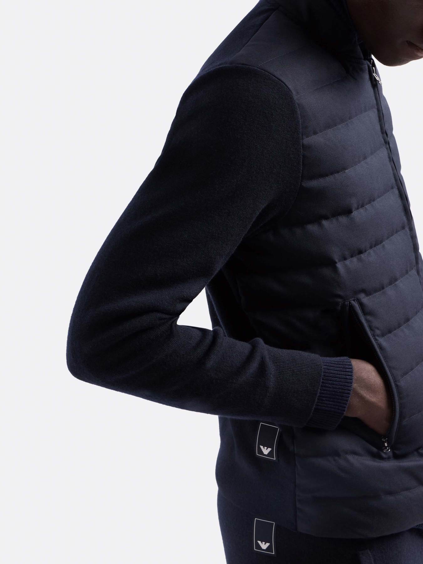 Куртки та дублянки Emporio Armani Travel Essentials модель EM000128-AF10458-UB118 Куртки та дублянки Emporio Armani Travel Essentials модель EM000128-AF10458-UB118 Фото