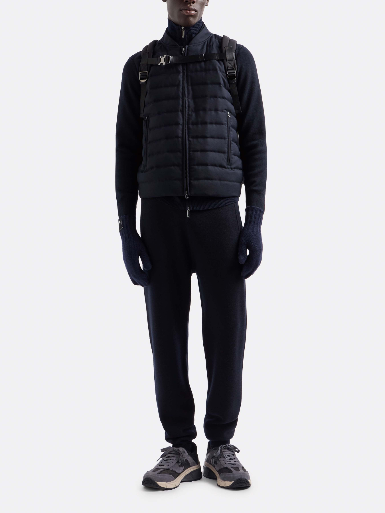 Куртки та дублянки Emporio Armani Travel Essentials модель EM000128-AF10458-UB118 Куртки та дублянки Emporio Armani Travel Essentials модель EM000128-AF10458-UB118 Фото