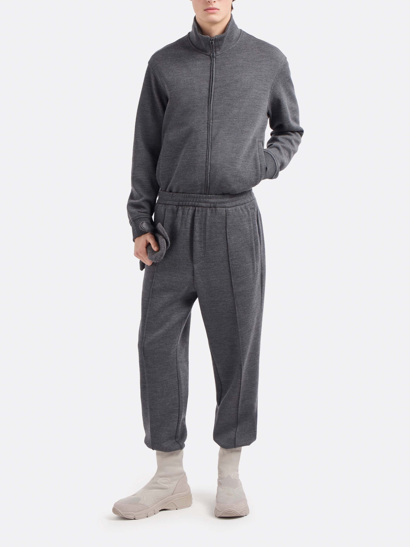 Свитры и кардиганы Emporio Armani Travel Essentials модель EM000130-AF10460-O8003 Свитры и кардиганы Emporio Armani Travel Essentials модель EM000130-AF10460-O8003 Фото
