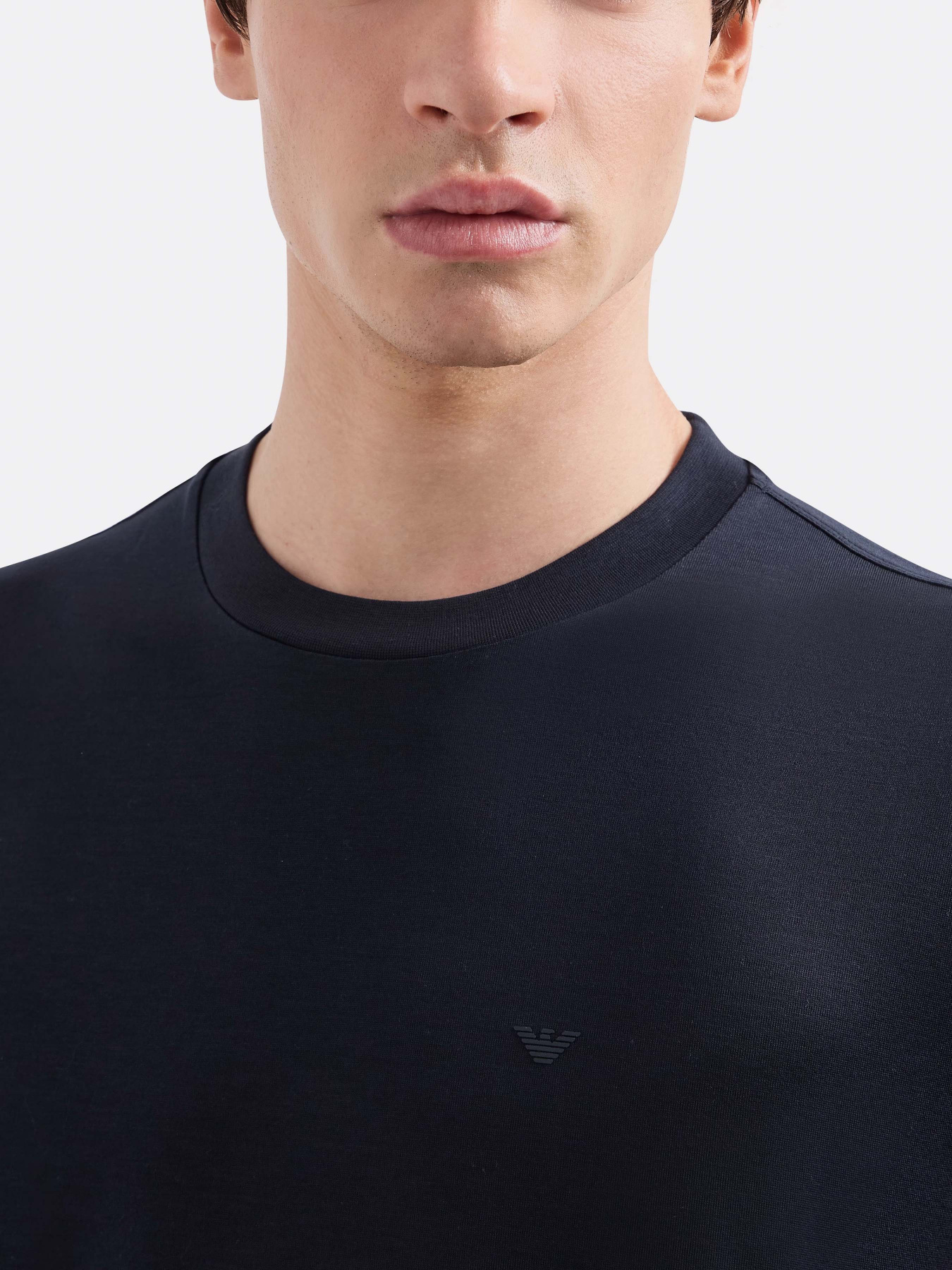 Футболки і поло Emporio Armani Travel Essentials модель EM000311-AF10761-UB118 Футболки і поло Emporio Armani Travel Essentials модель EM000311-AF10761-UB118 Фото