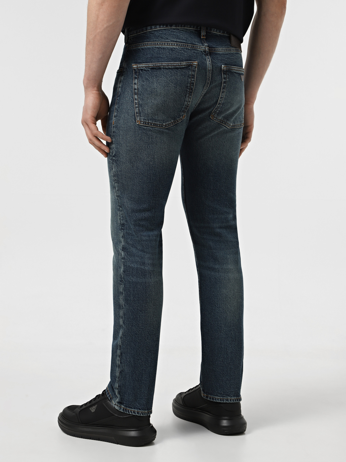 Джинси Emporio Armani модель EM001370-AF13277-MB002 Джинси Emporio Armani модель EM001370-AF13277-MB002 Фото