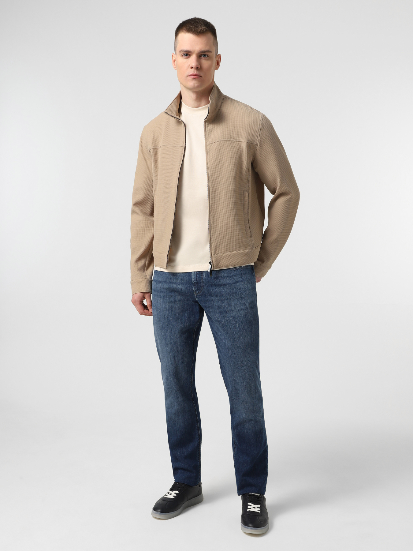 Джинсы Emporio Armani модель EM000121-AF14116-MB002 Джинсы Emporio Armani модель EM000121-AF14116-MB002 Фото