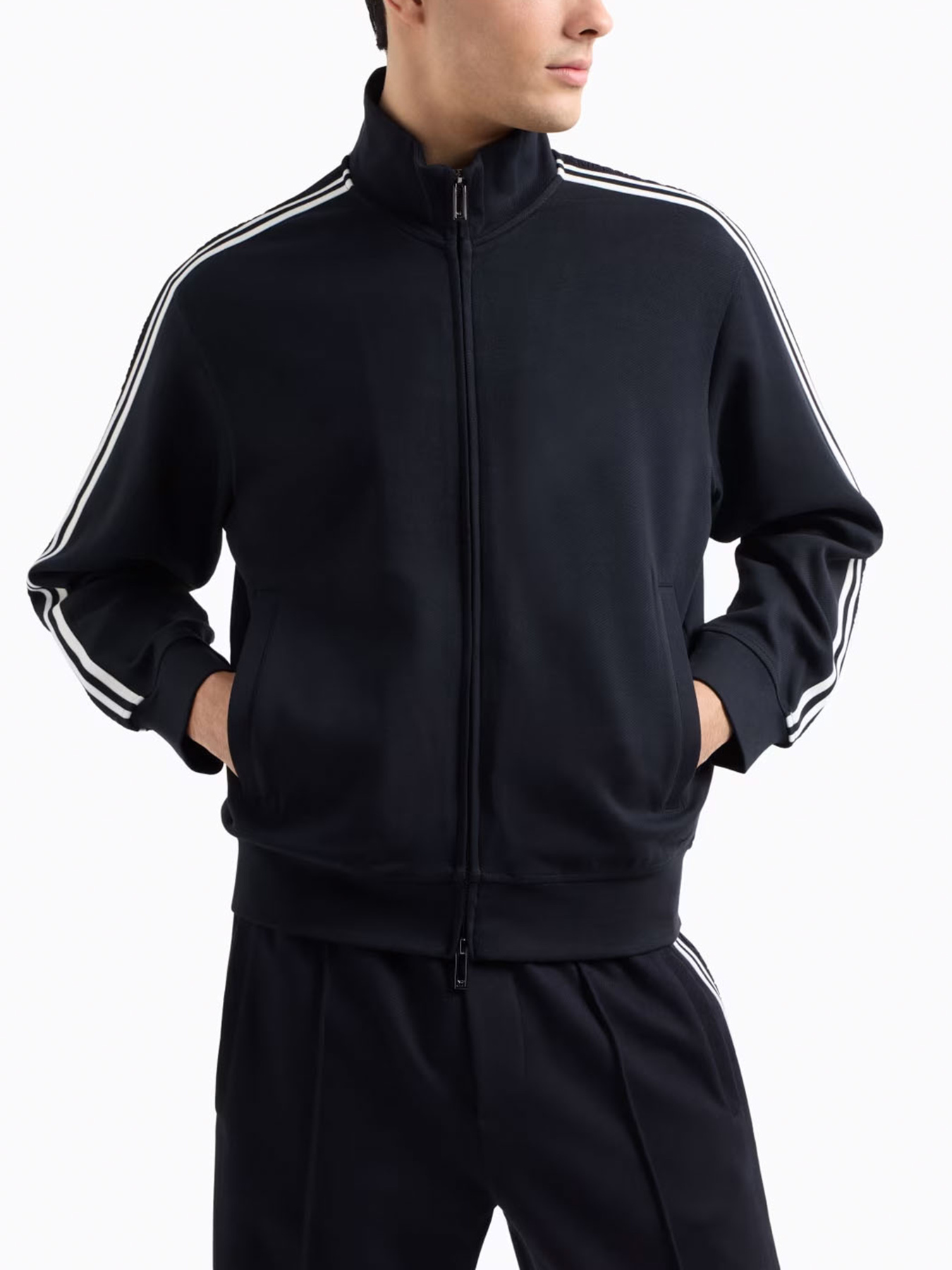 Худи и свитшоты Emporio Armani модель EM001110-AF13488-UB118 Худи и свитшоты Emporio Armani модель EM001110-AF13488-UB118 Фото