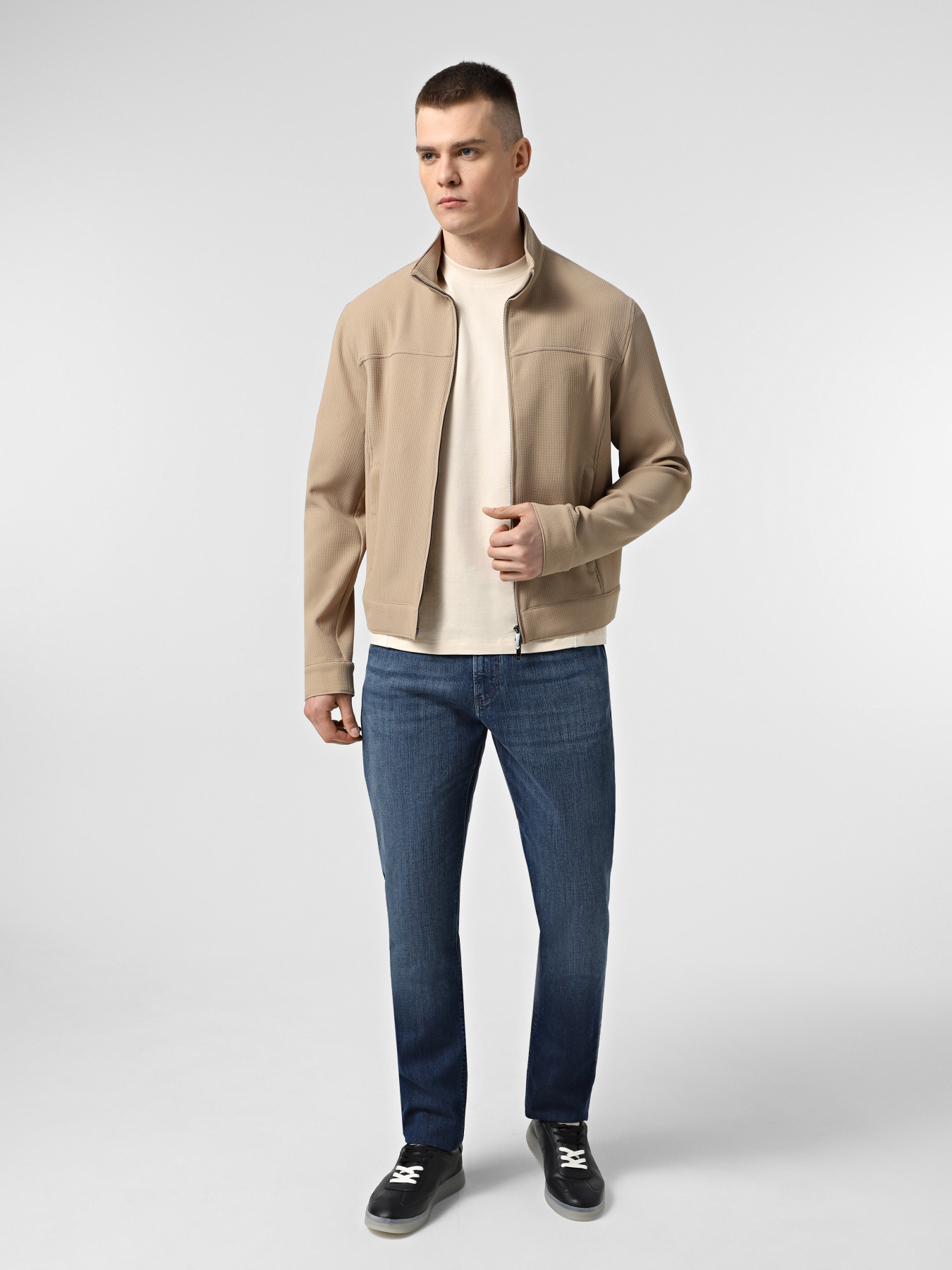 Куртки та дублянки Emporio Armani модель EM001952-TE14101-U1159 Куртки та дублянки Emporio Armani модель EM001952-TE14101-U1159 Фото