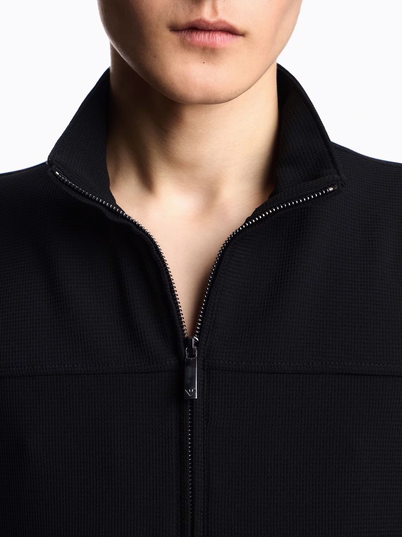 Куртки и дубленки Emporio Armani модель EM001952-TE14101-UC001 Куртки и дубленки Emporio Armani модель EM001952-TE14101-UC001 Фото